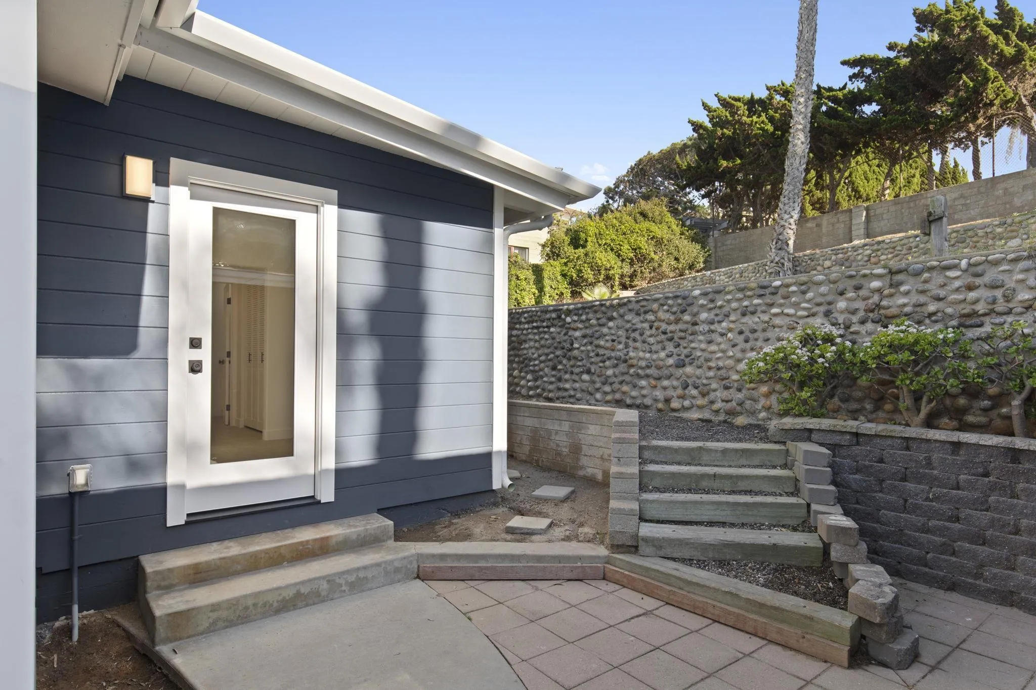 725 Coast Boulevard S