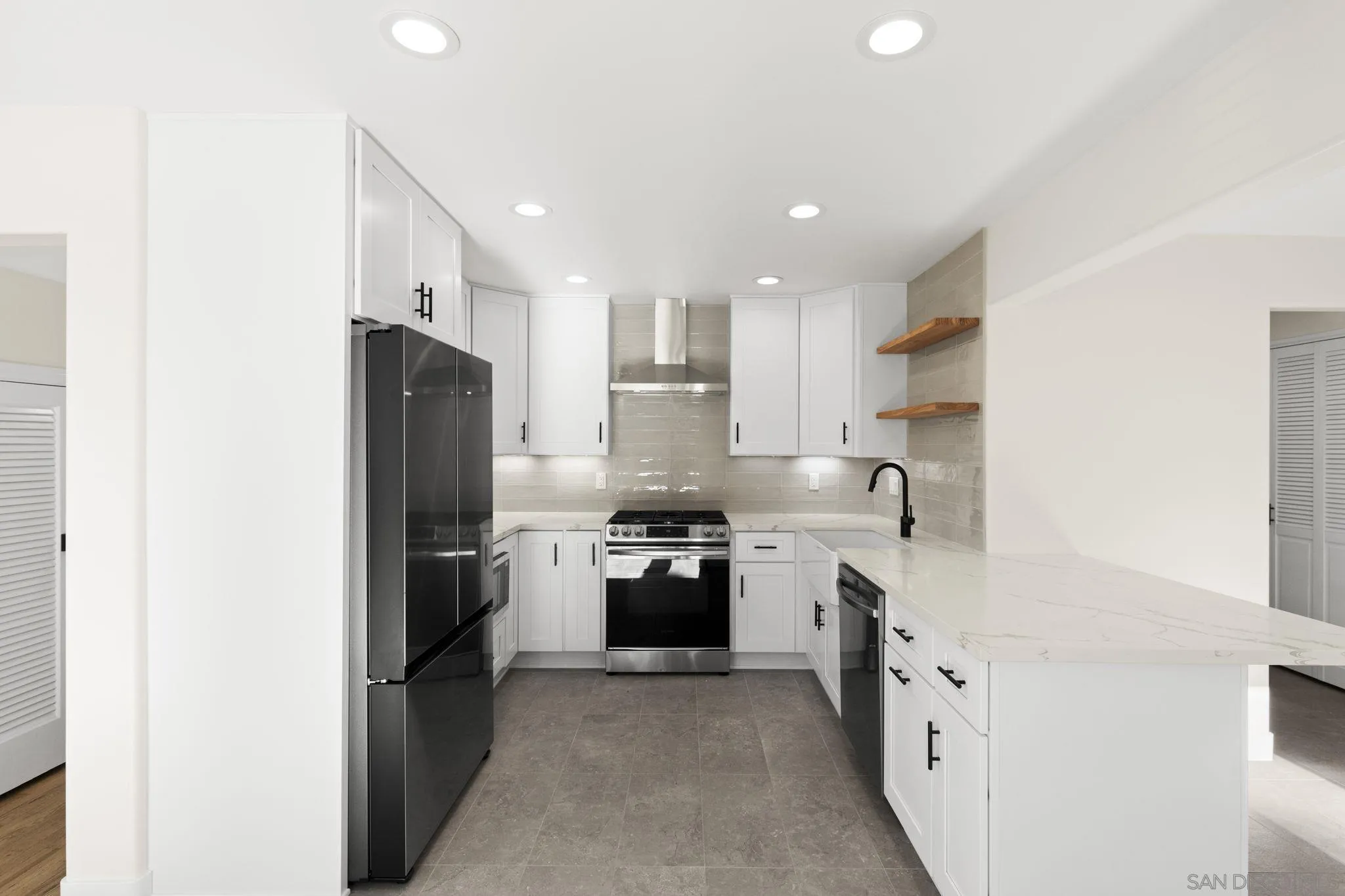 725 Coast Boulevard S