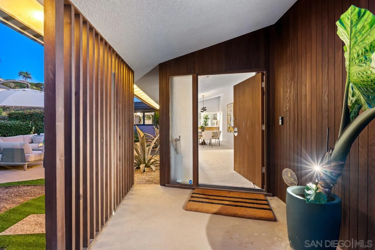 7846 Esterel Dr