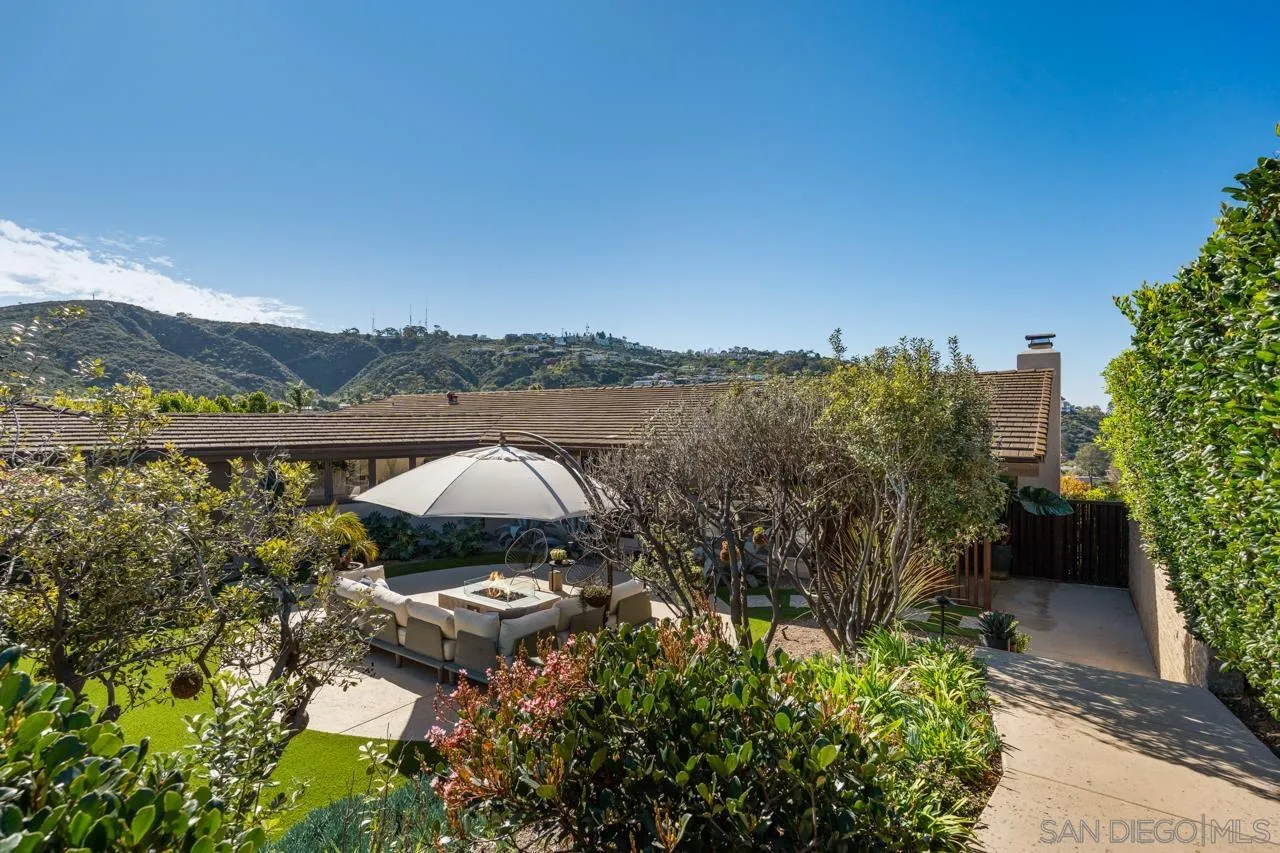 7846 Esterel Dr