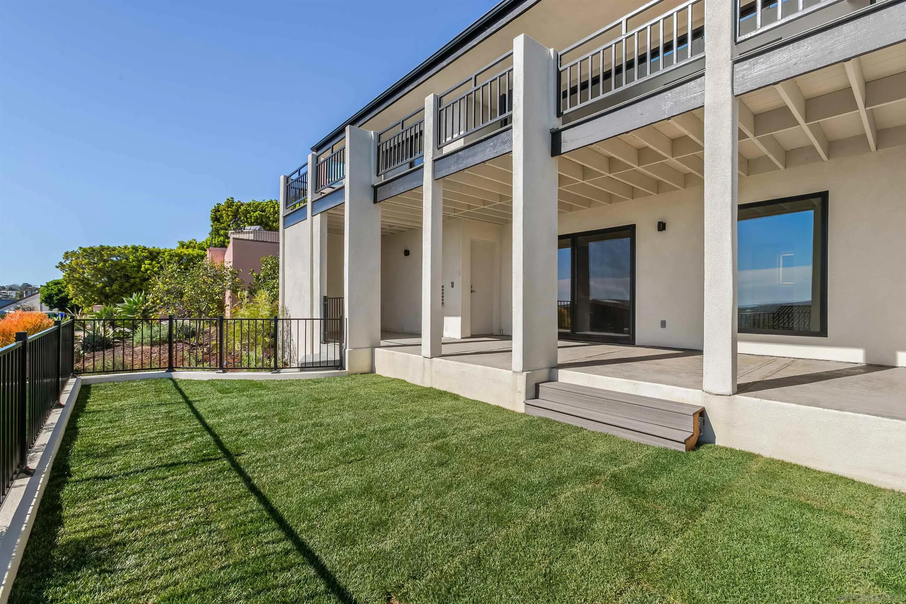 2481 La Marque St
