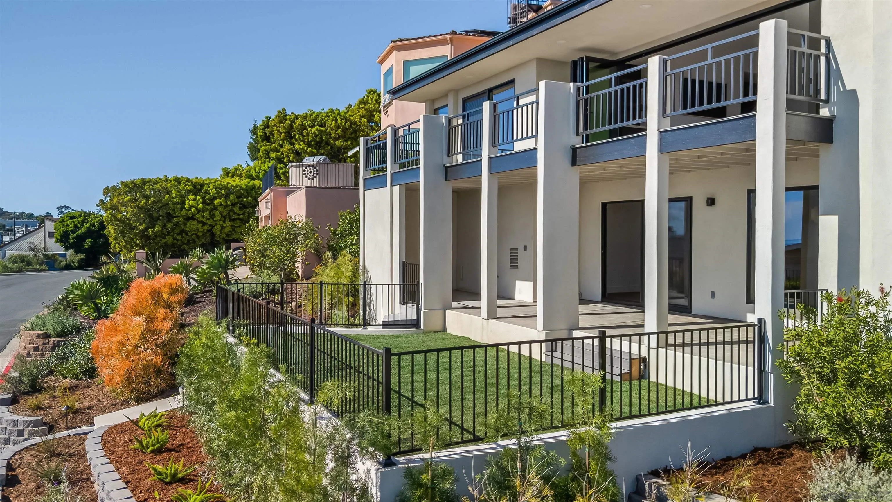 2481 La Marque St