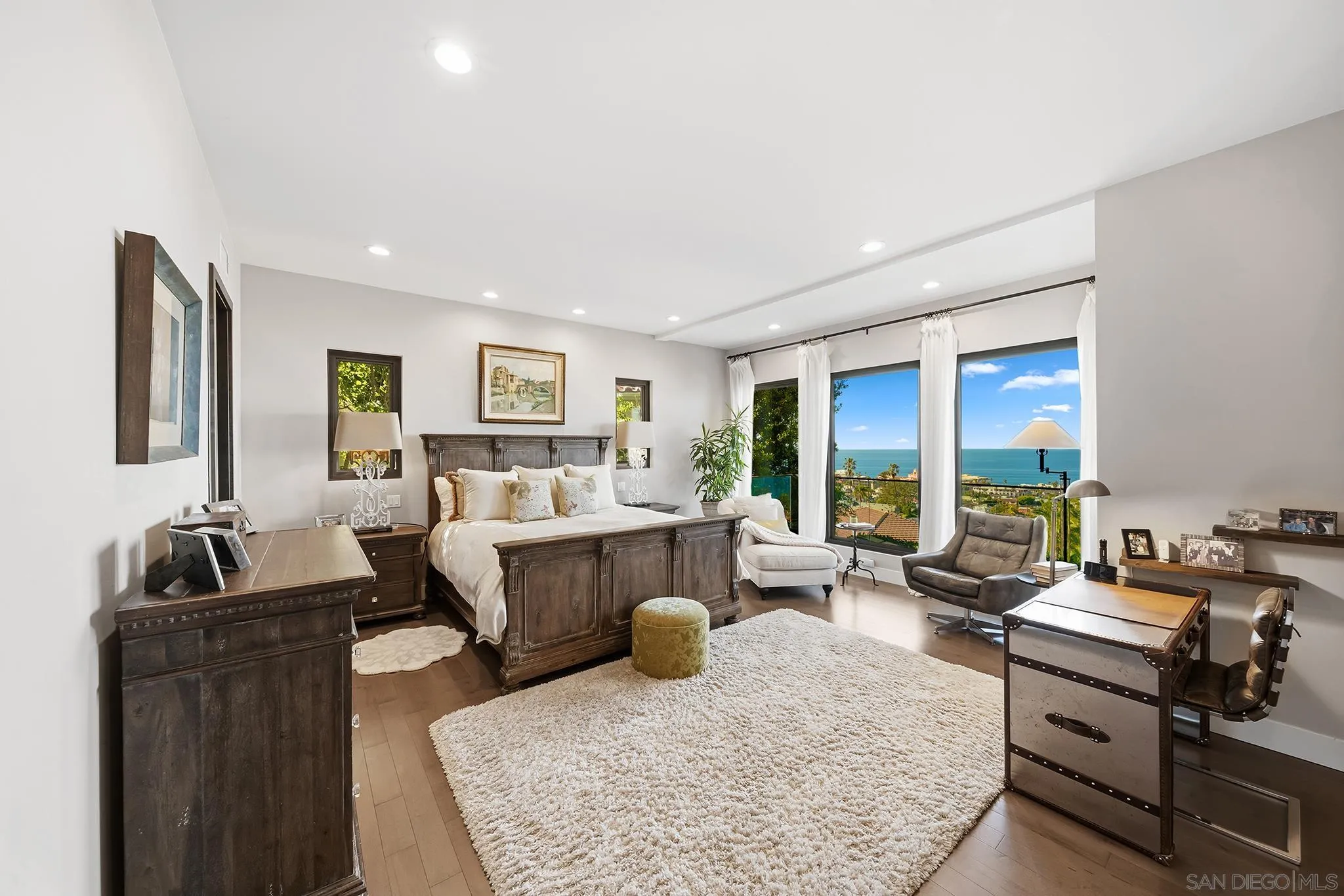 1586 Crespo Dr