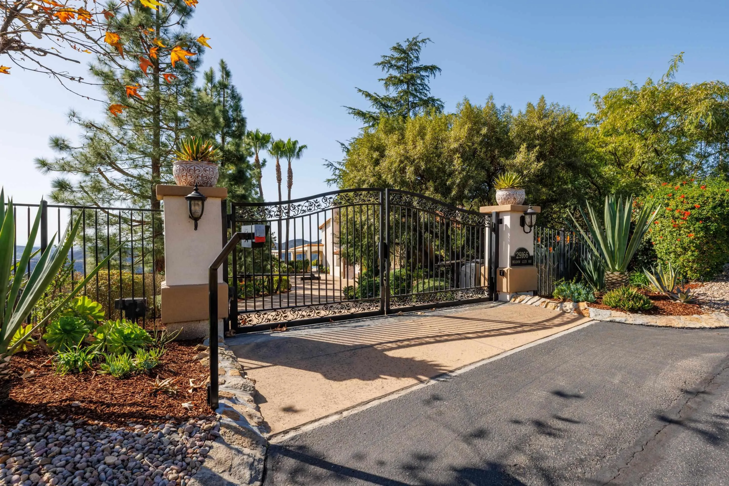 29166 Meadow Glen Way West