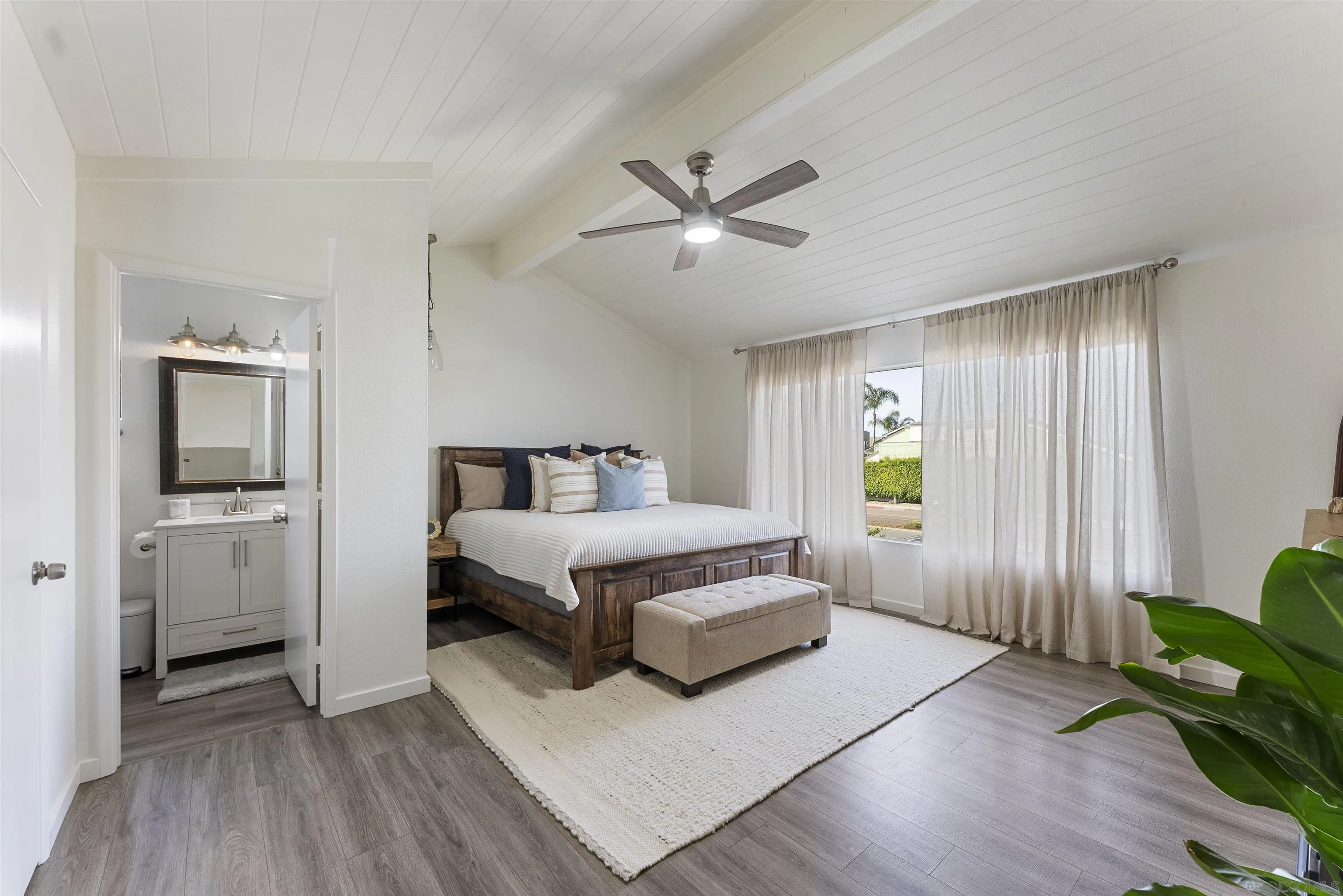 2435 Camino Del Mar