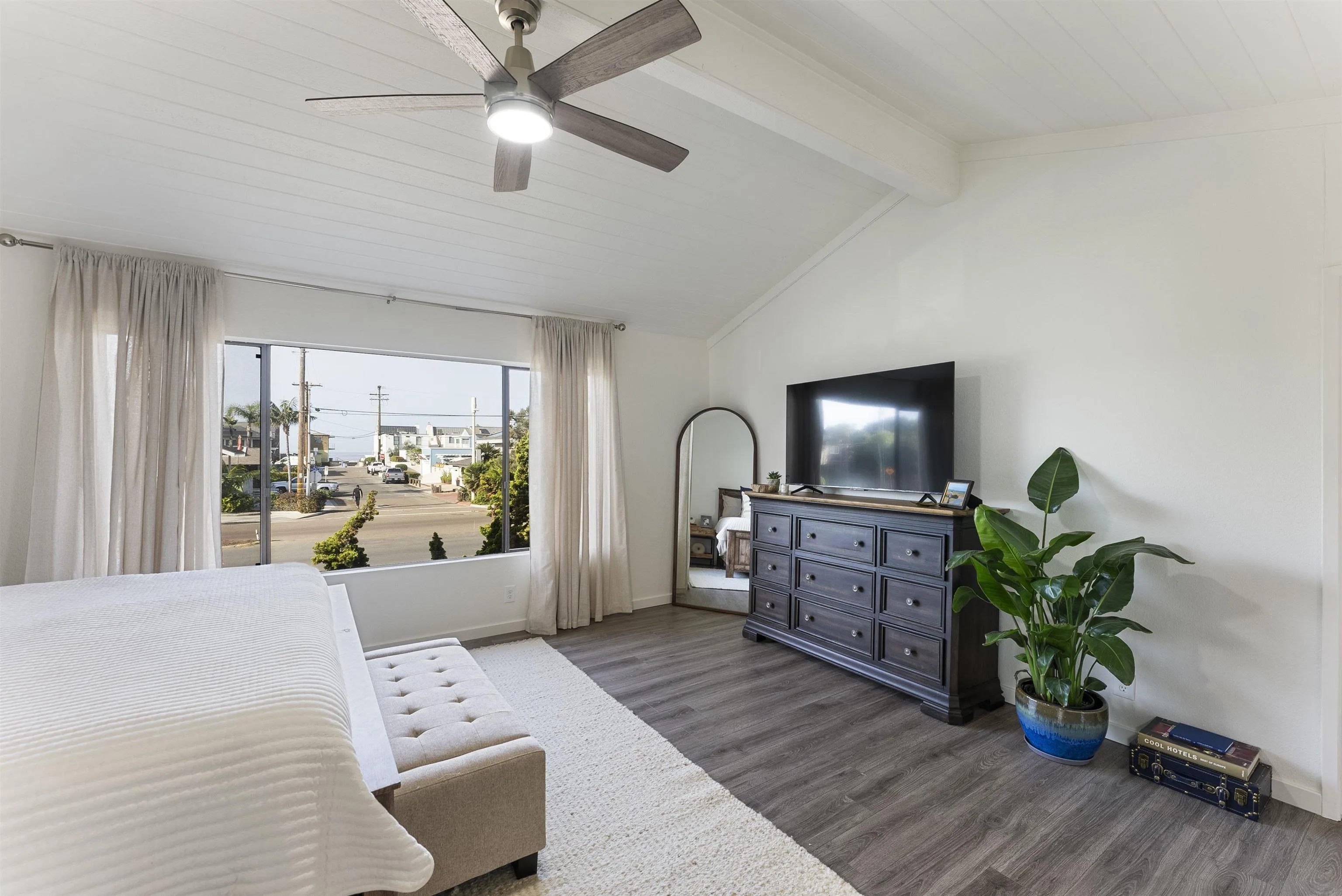 2435 Camino Del Mar