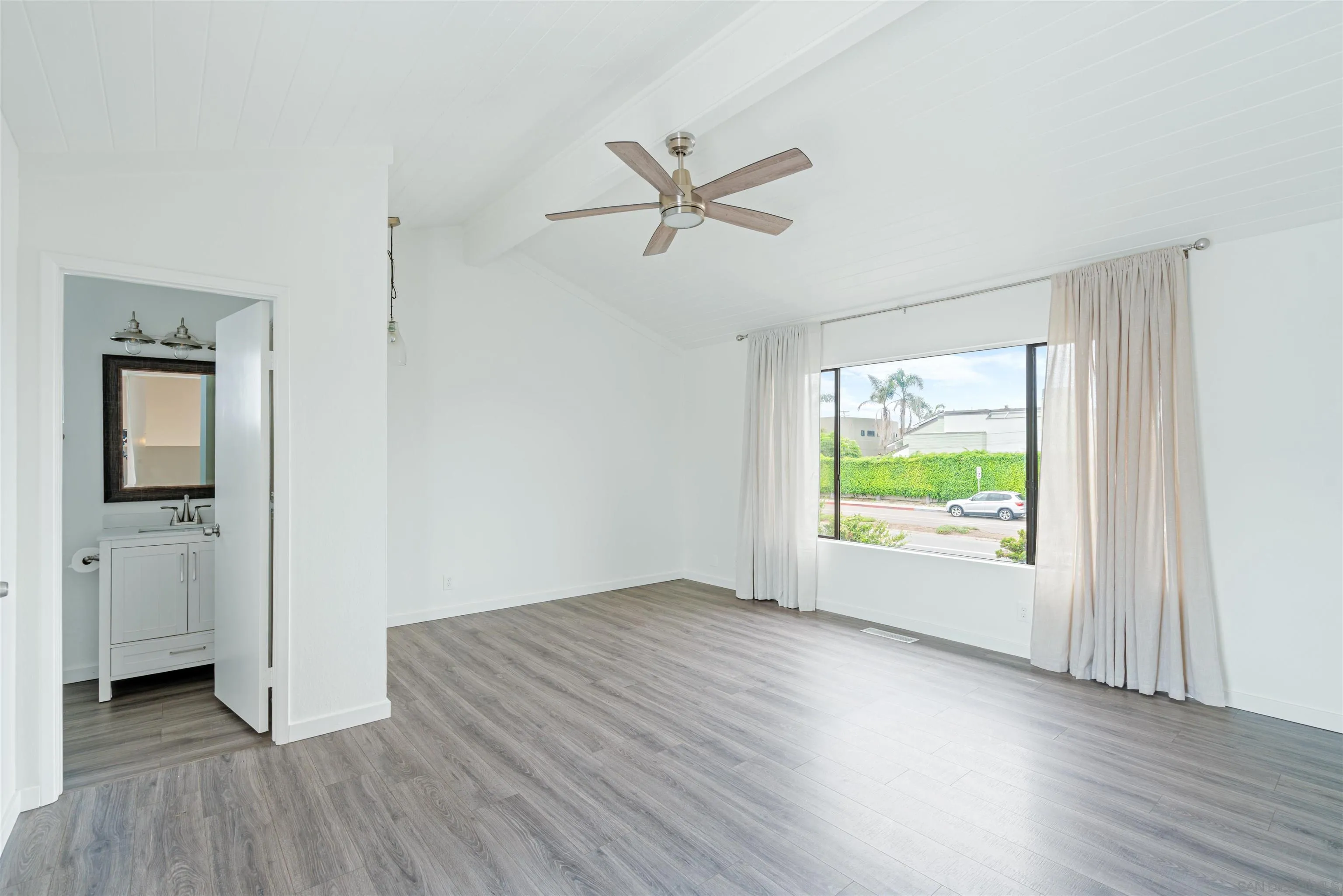 2435 Camino Del Mar