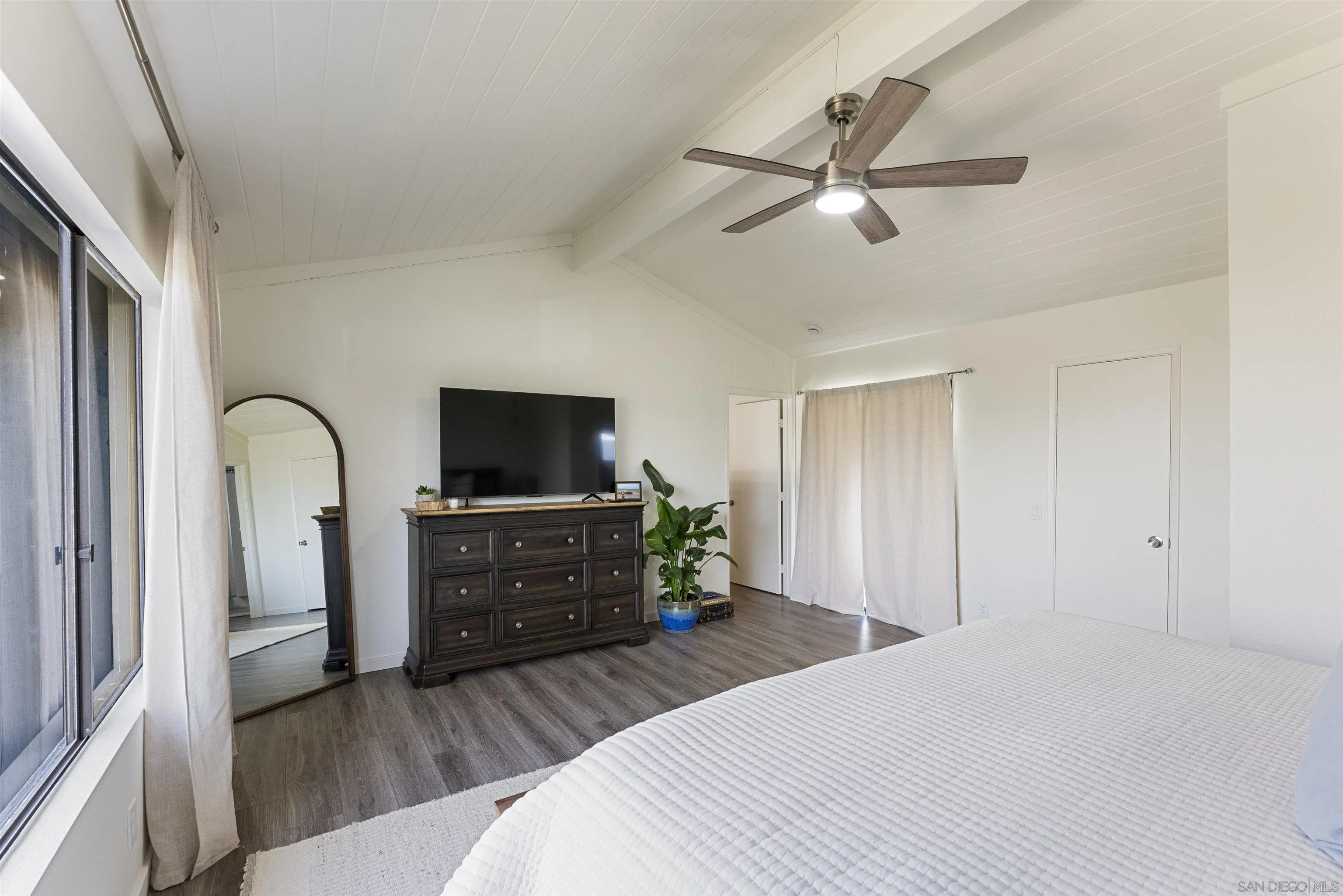 2435 Camino Del Mar