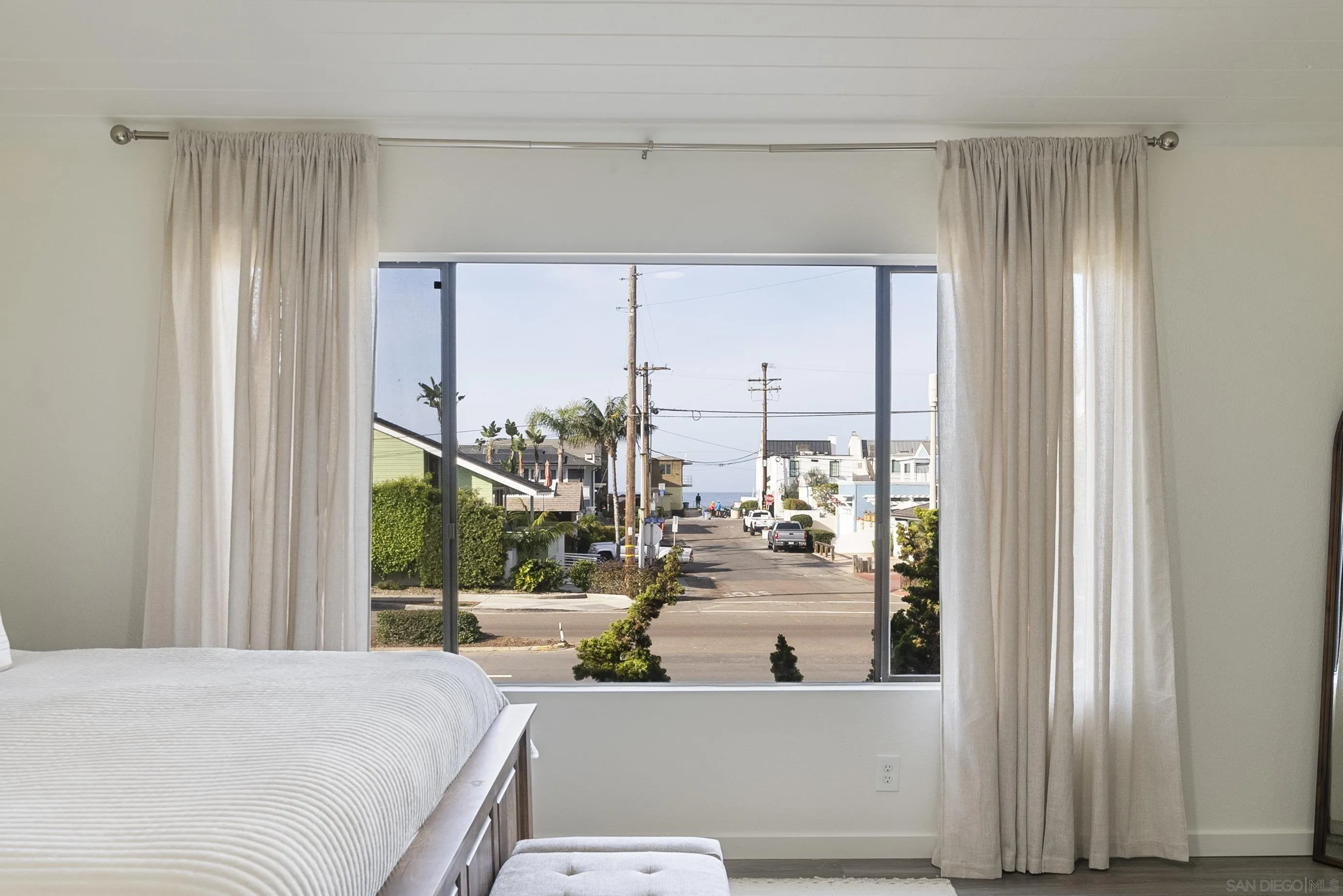 2435 Camino Del Mar