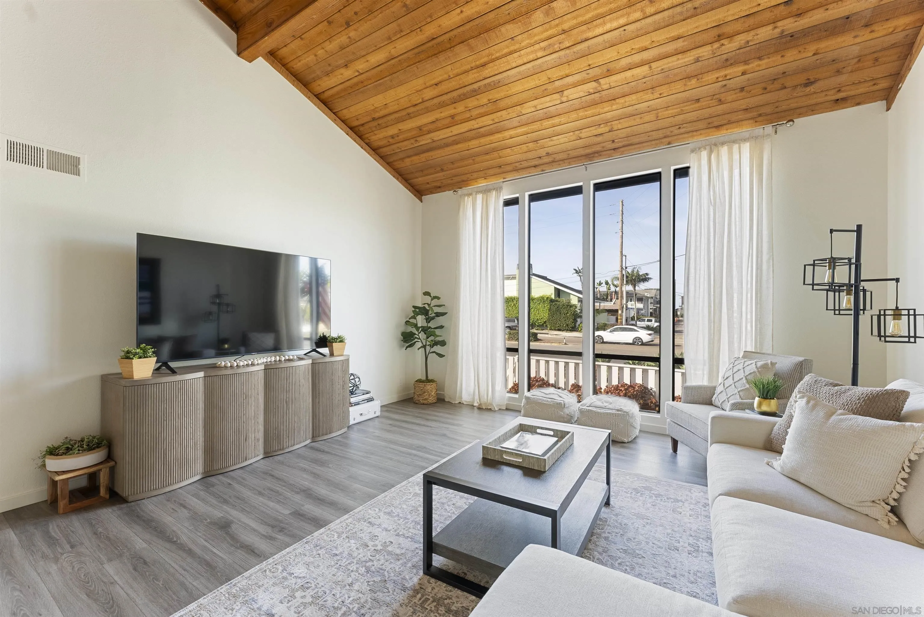 2435 Camino Del Mar