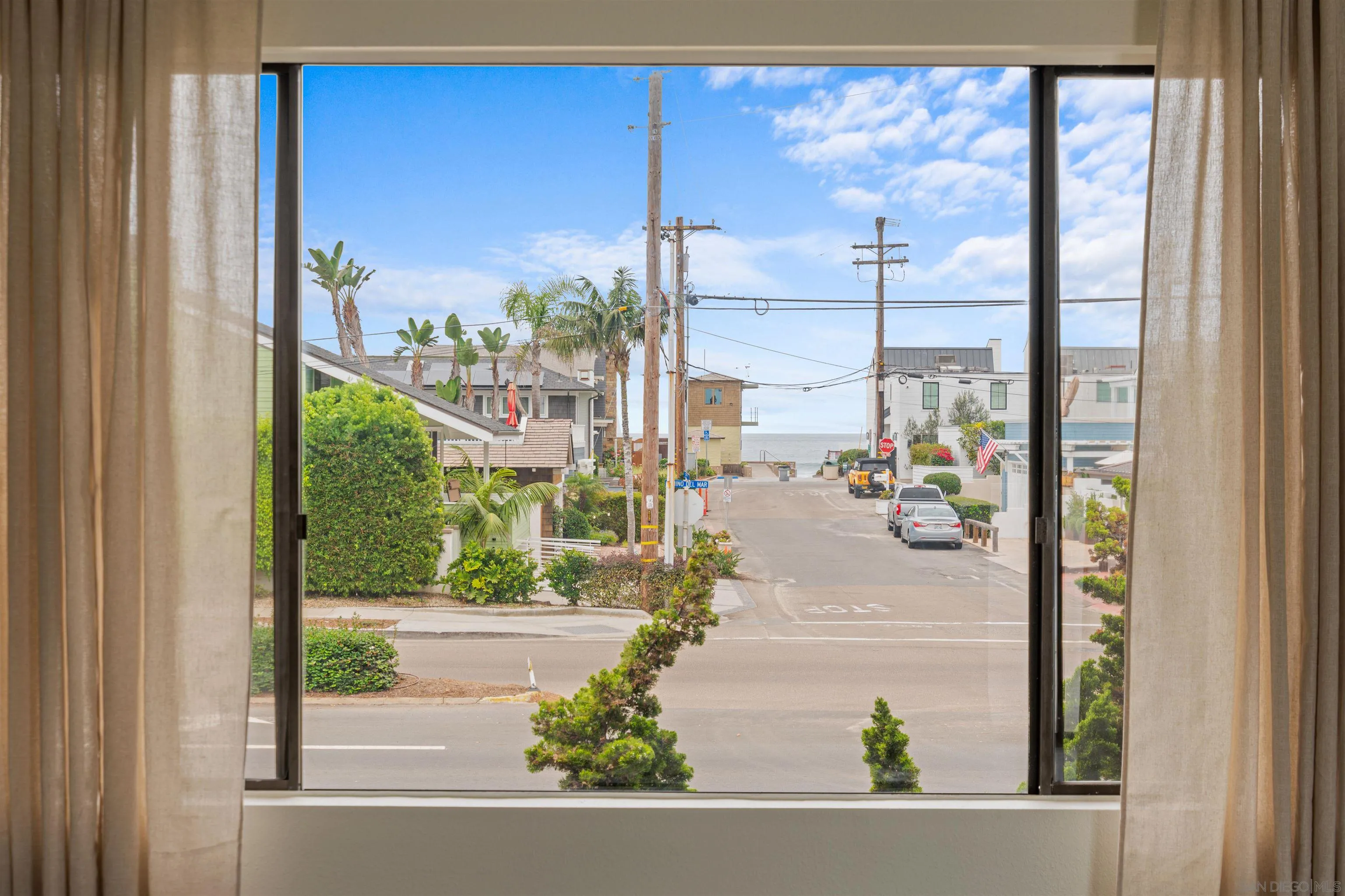 2435 Camino Del Mar