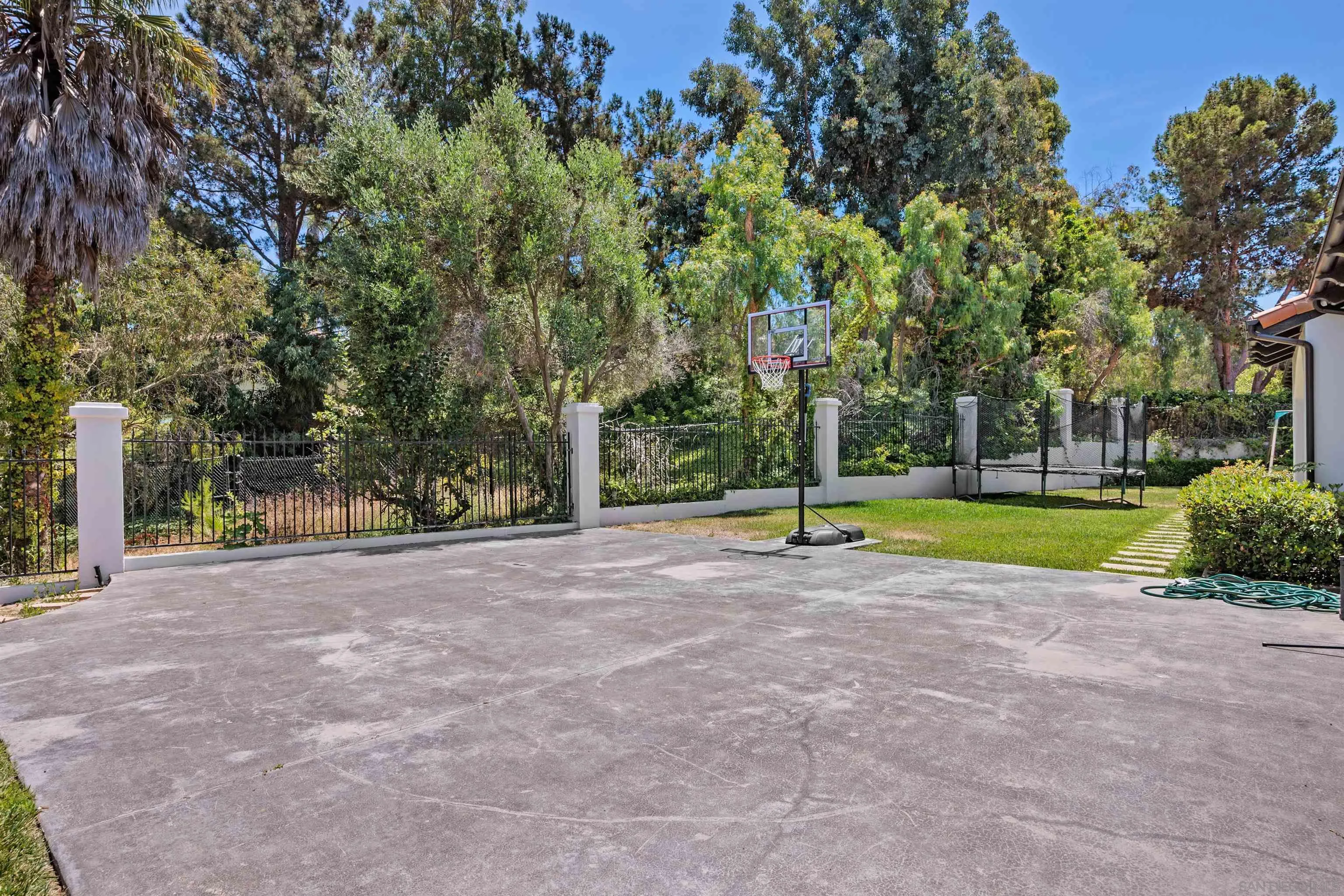16210 Via Cazadero
