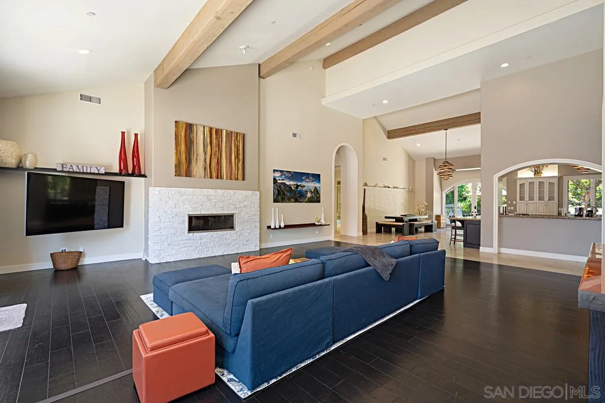 16210 Via Cazadero