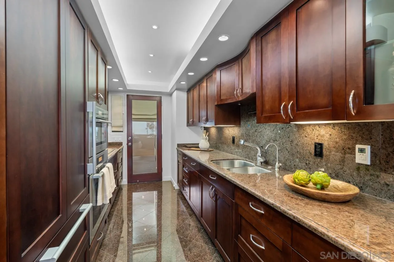 939 Coast Blvd Unit 15e