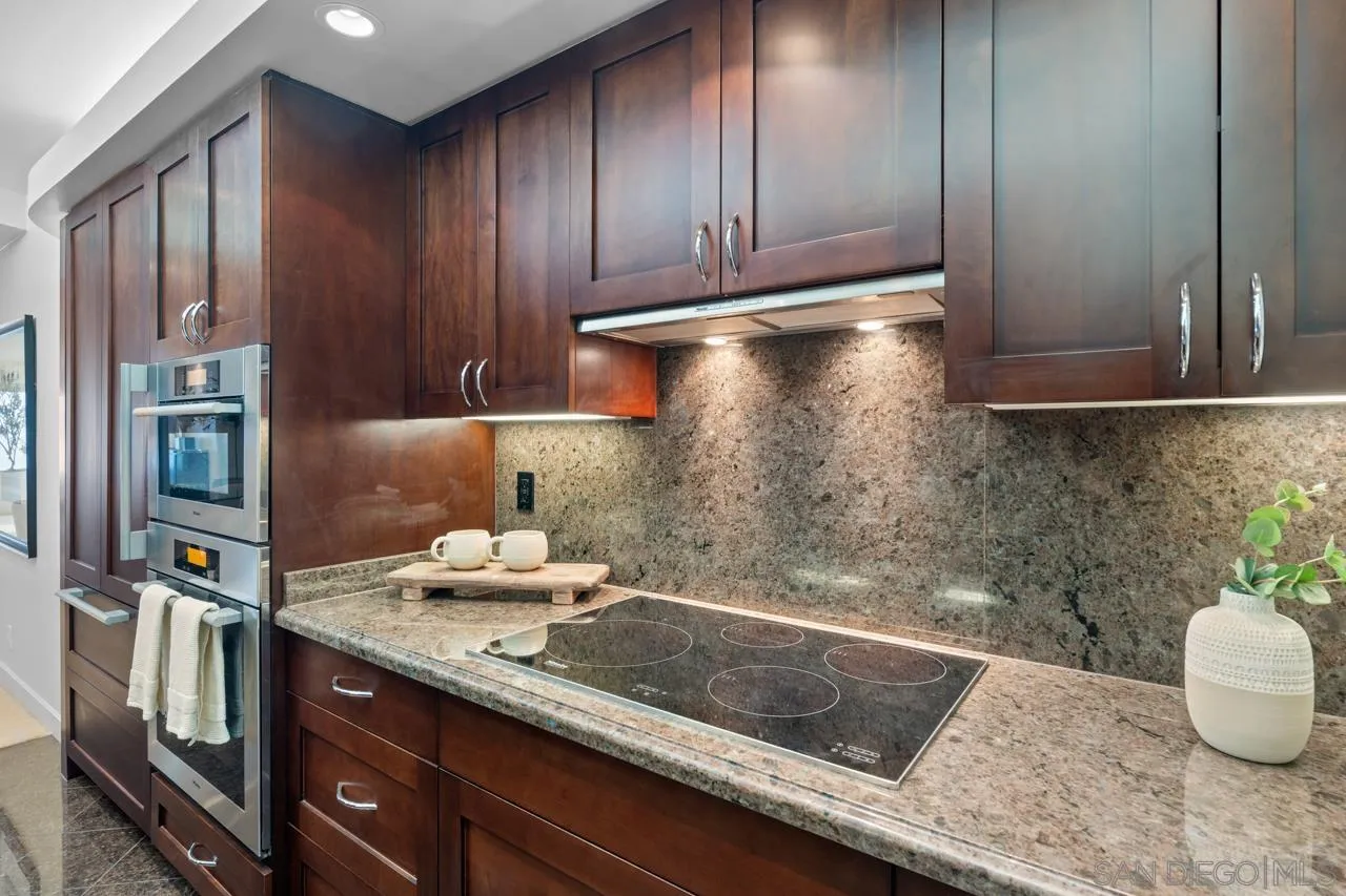 939 Coast Blvd Unit 15e