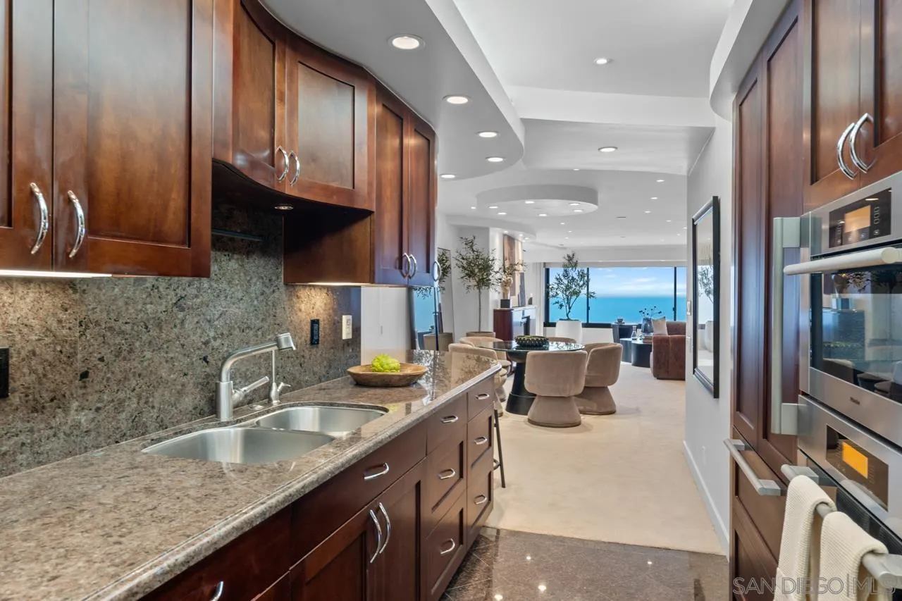 939 Coast Blvd Unit 15e