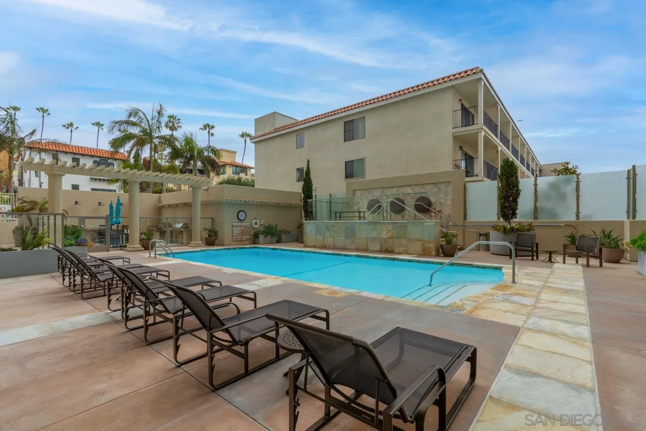 939 Coast Blvd Unit 15e