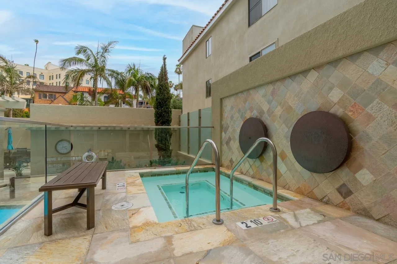 939 Coast Blvd Unit 15e
