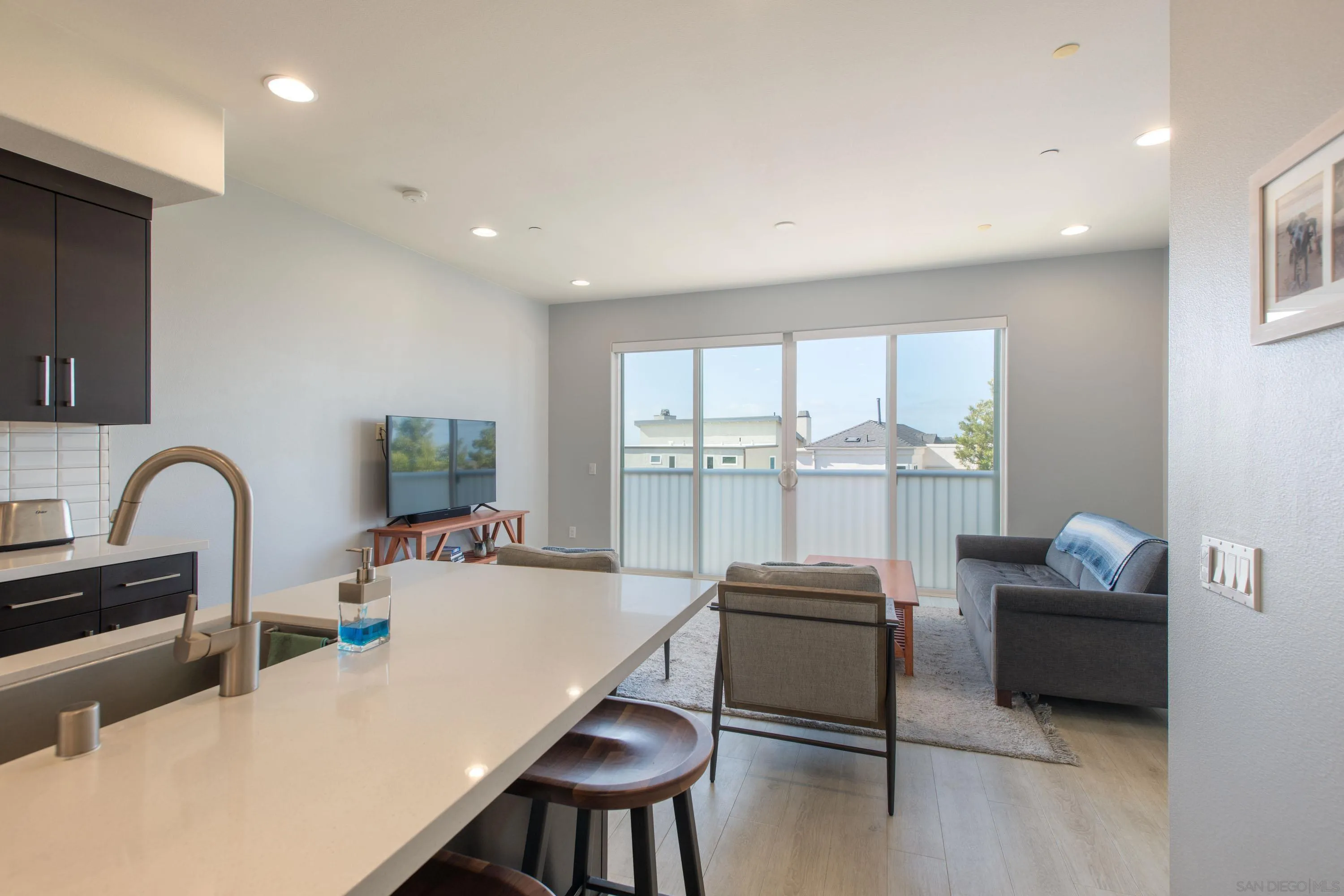 5702 La Jolla Blvd Unit: 209