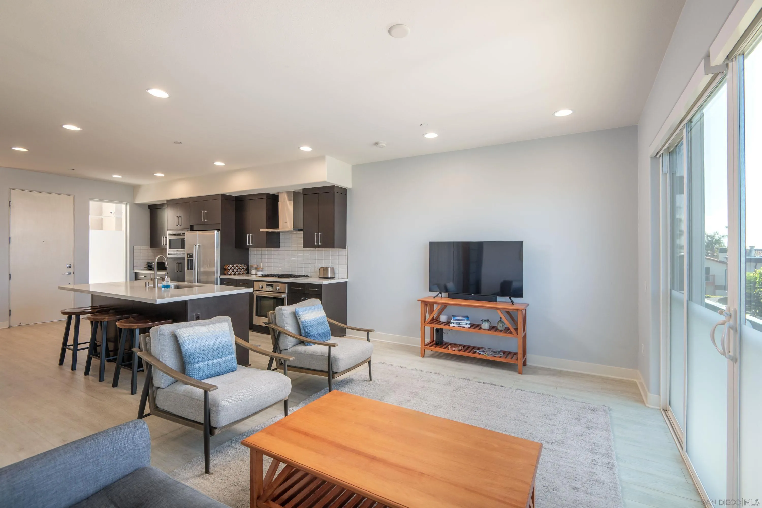 5702 La Jolla Blvd Unit: 209