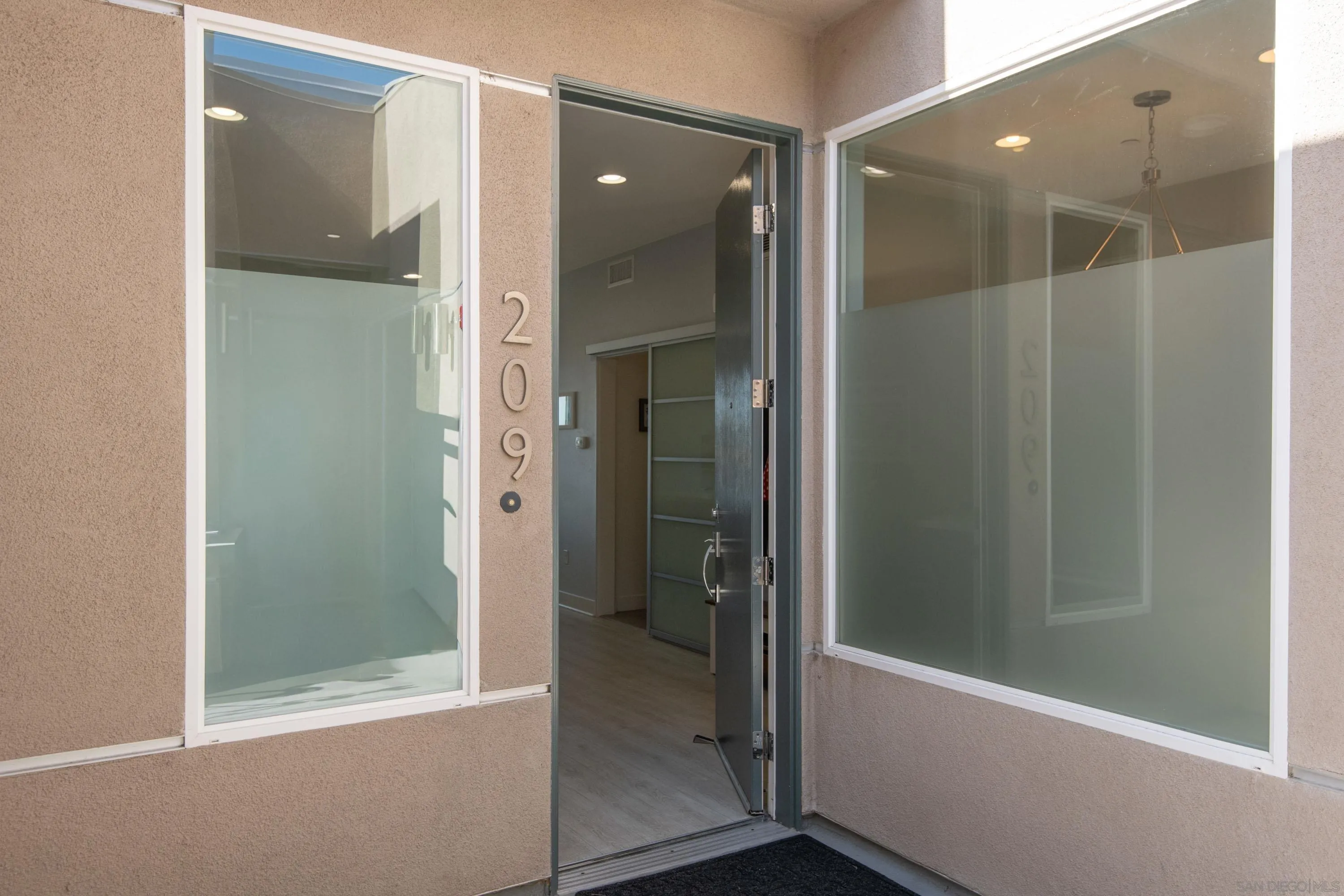5702 La Jolla Blvd Unit: 209
