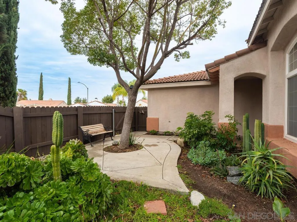 32453 Enriqueta Cir