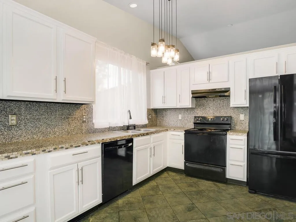 32453 Enriqueta Cir