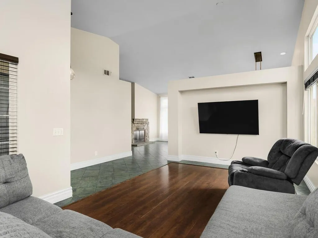 32453 Enriqueta Cir
