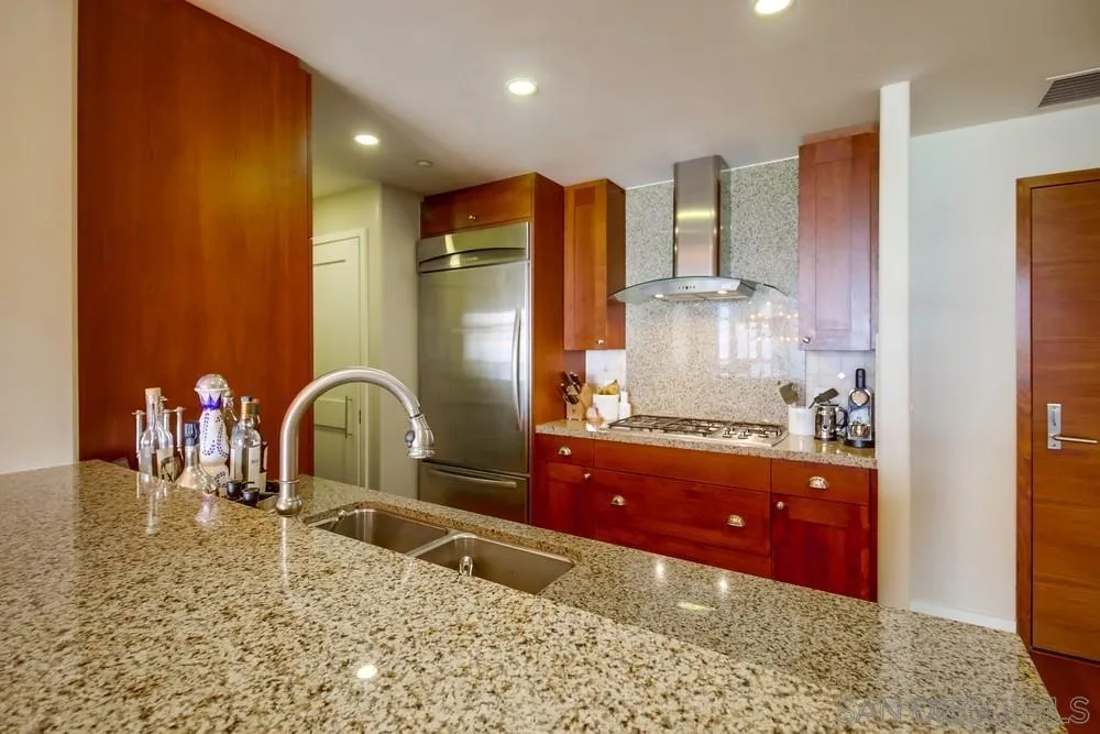 700 W W E St Unit 1602