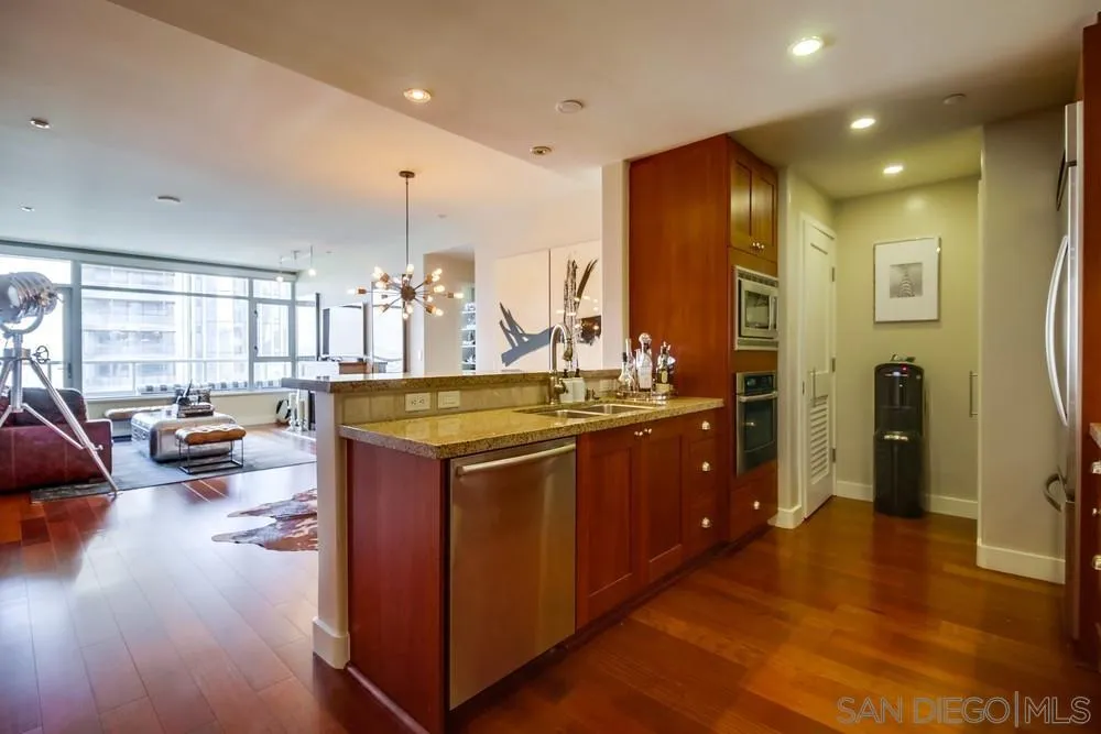 700 W W E St Unit 1602