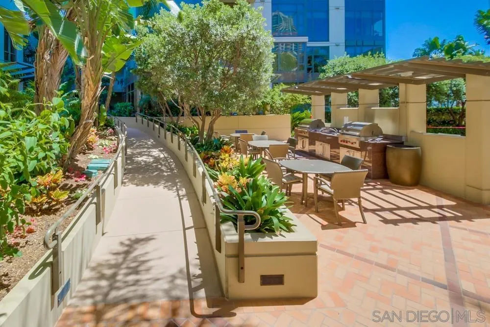 700 W W E St Unit 1602