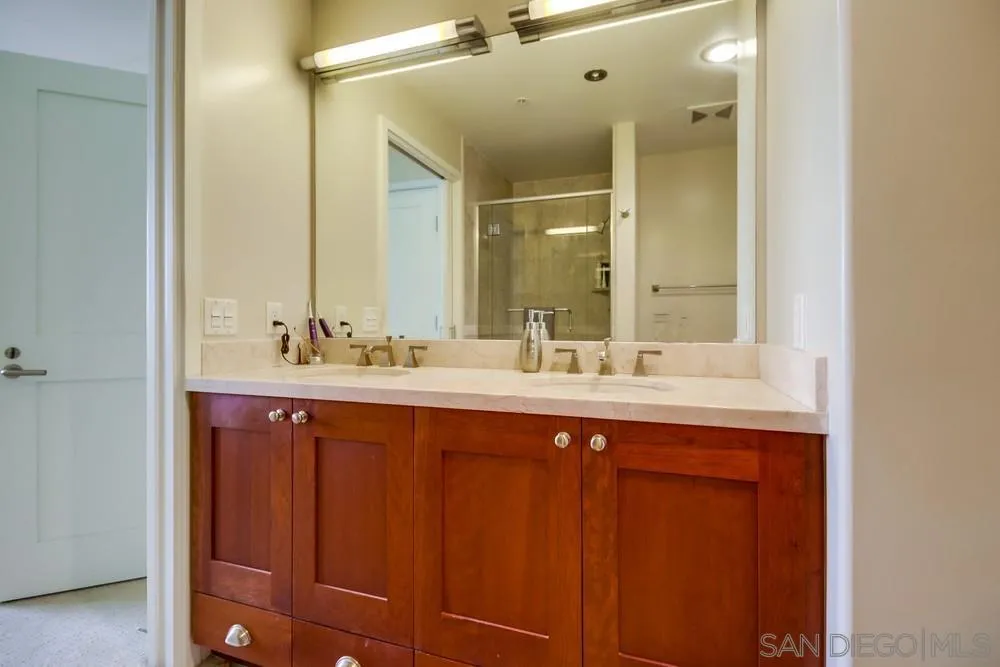 700 W W E St Unit 1602