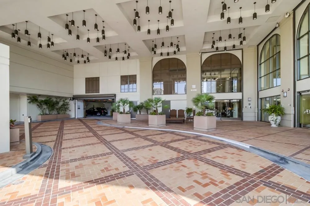 700 W W E St Unit 1602