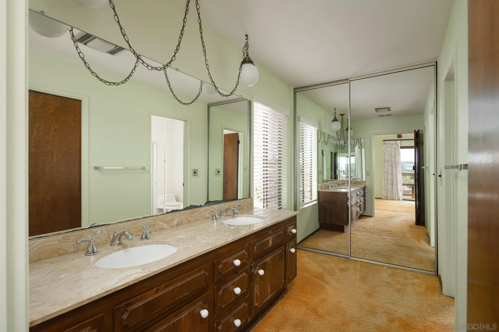 2712 Mateo Pl