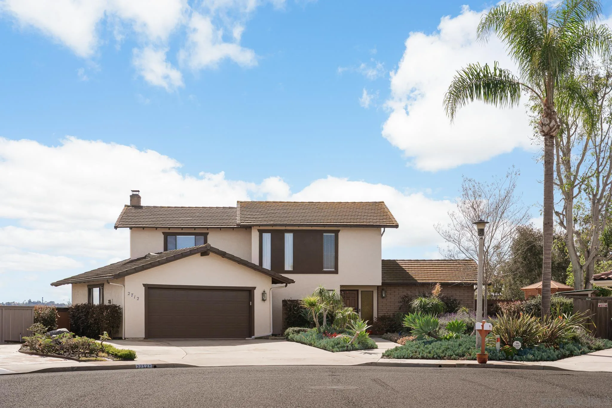 2712 Mateo Pl