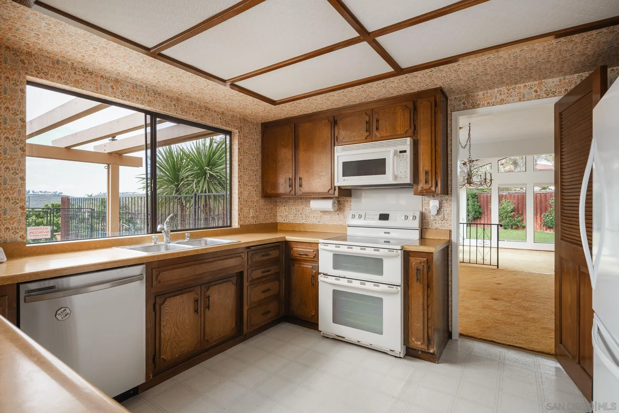 2712 Mateo Pl