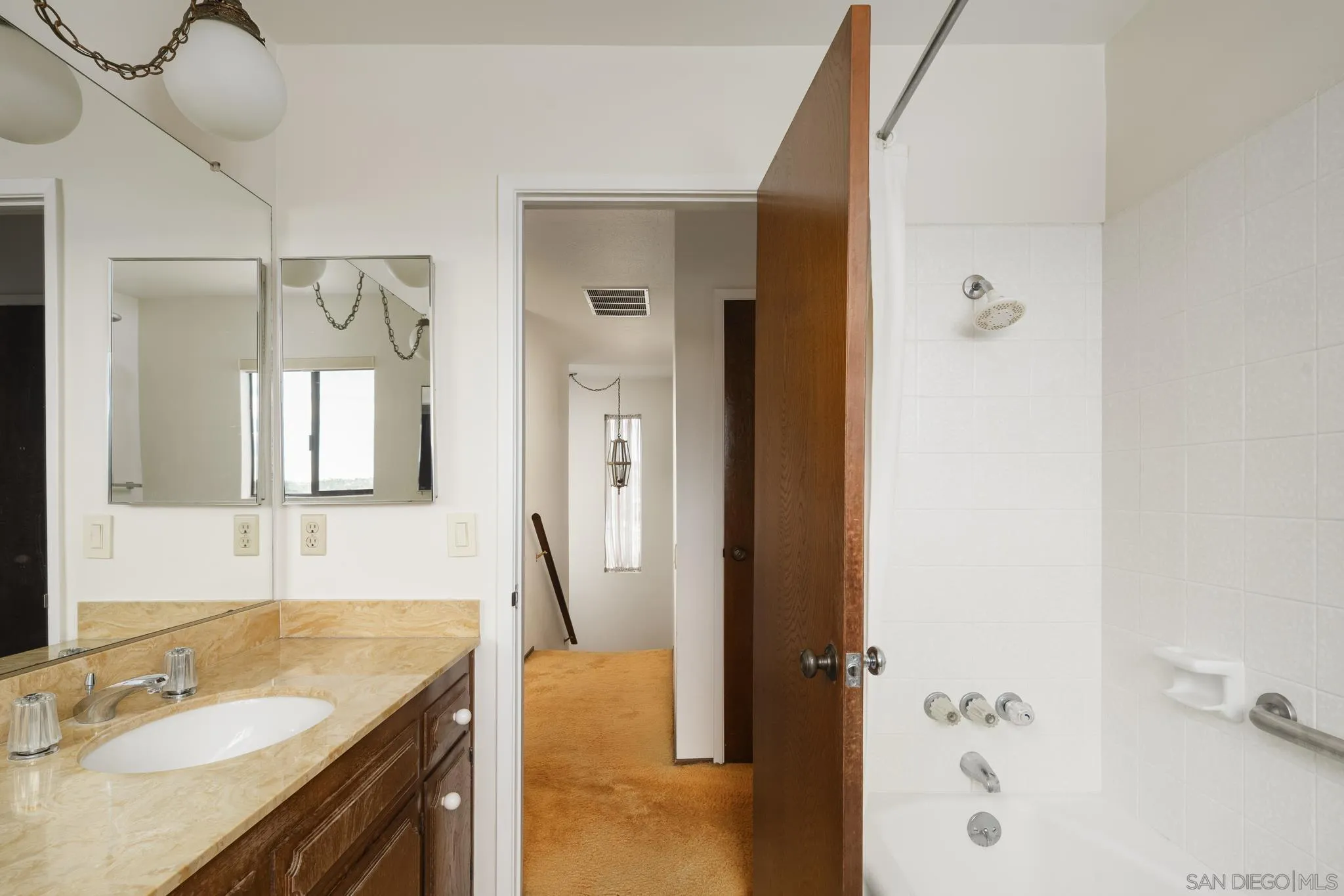 2712 Mateo Pl