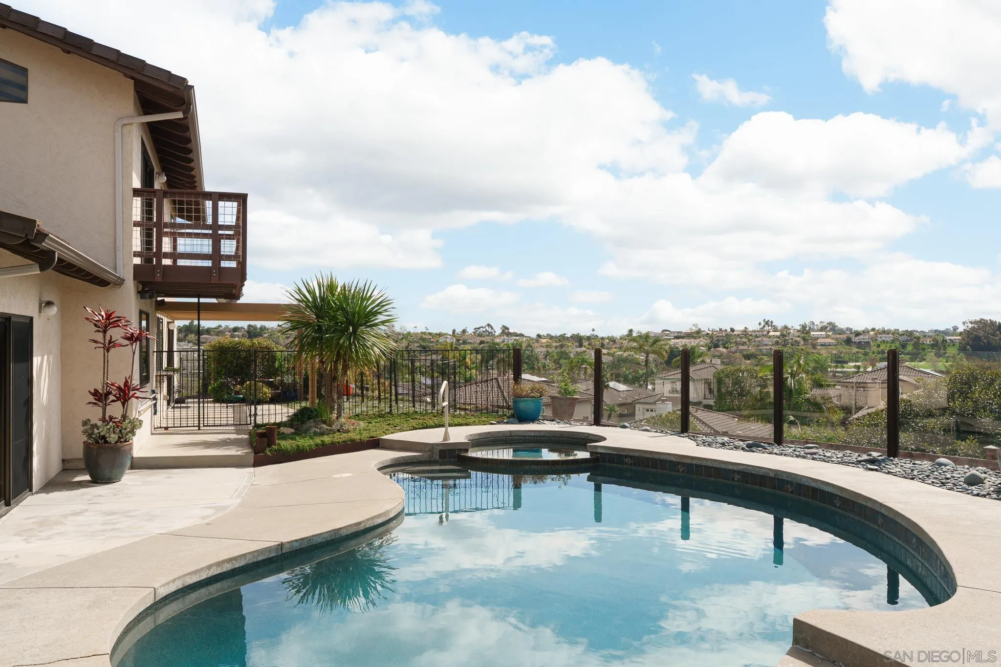 2712 Mateo Pl