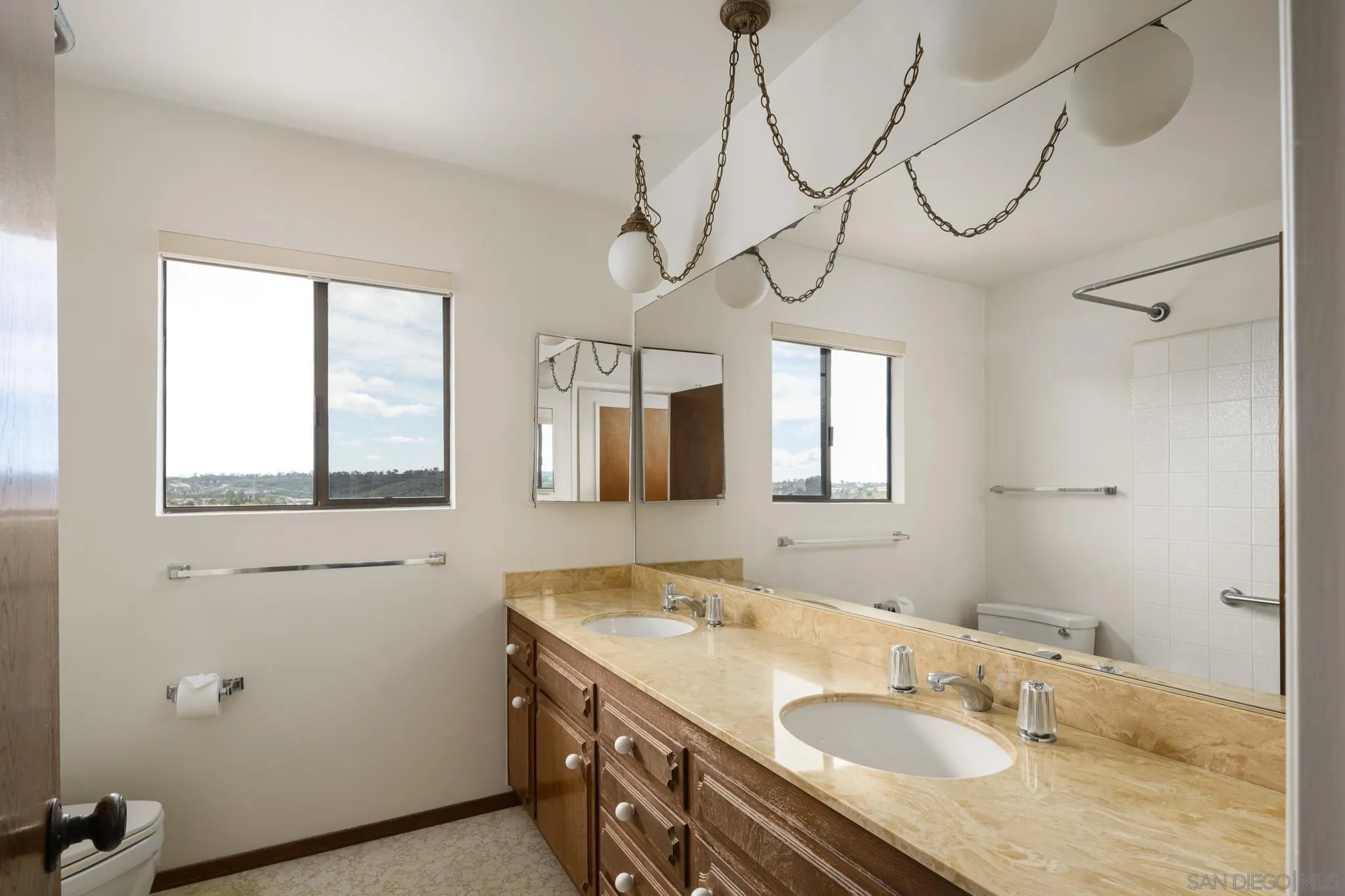 2712 Mateo Pl