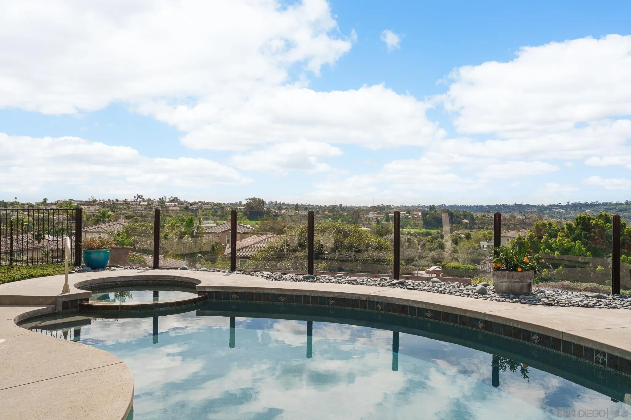 2712 Mateo Pl