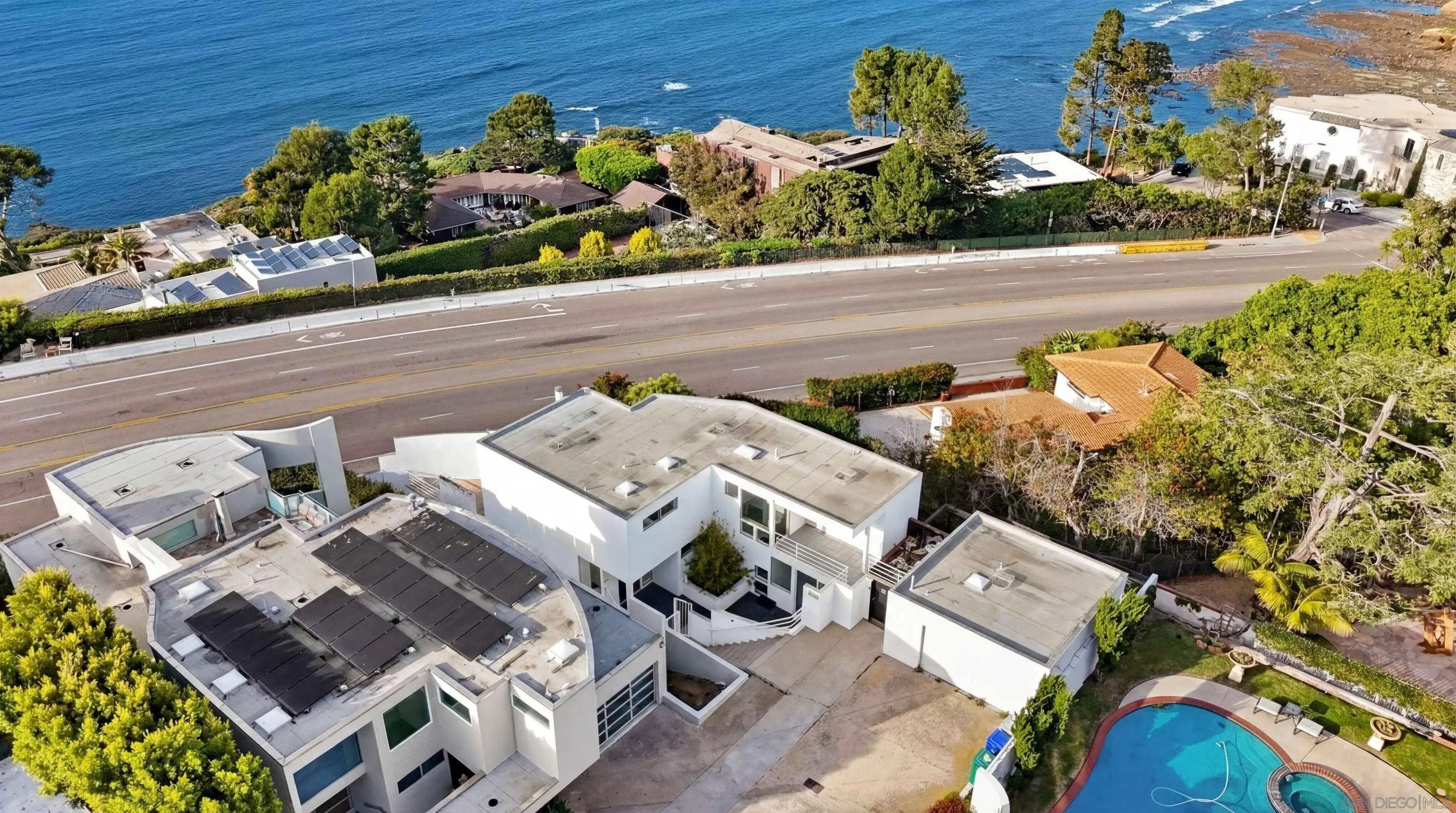1550 Bluebird Ln