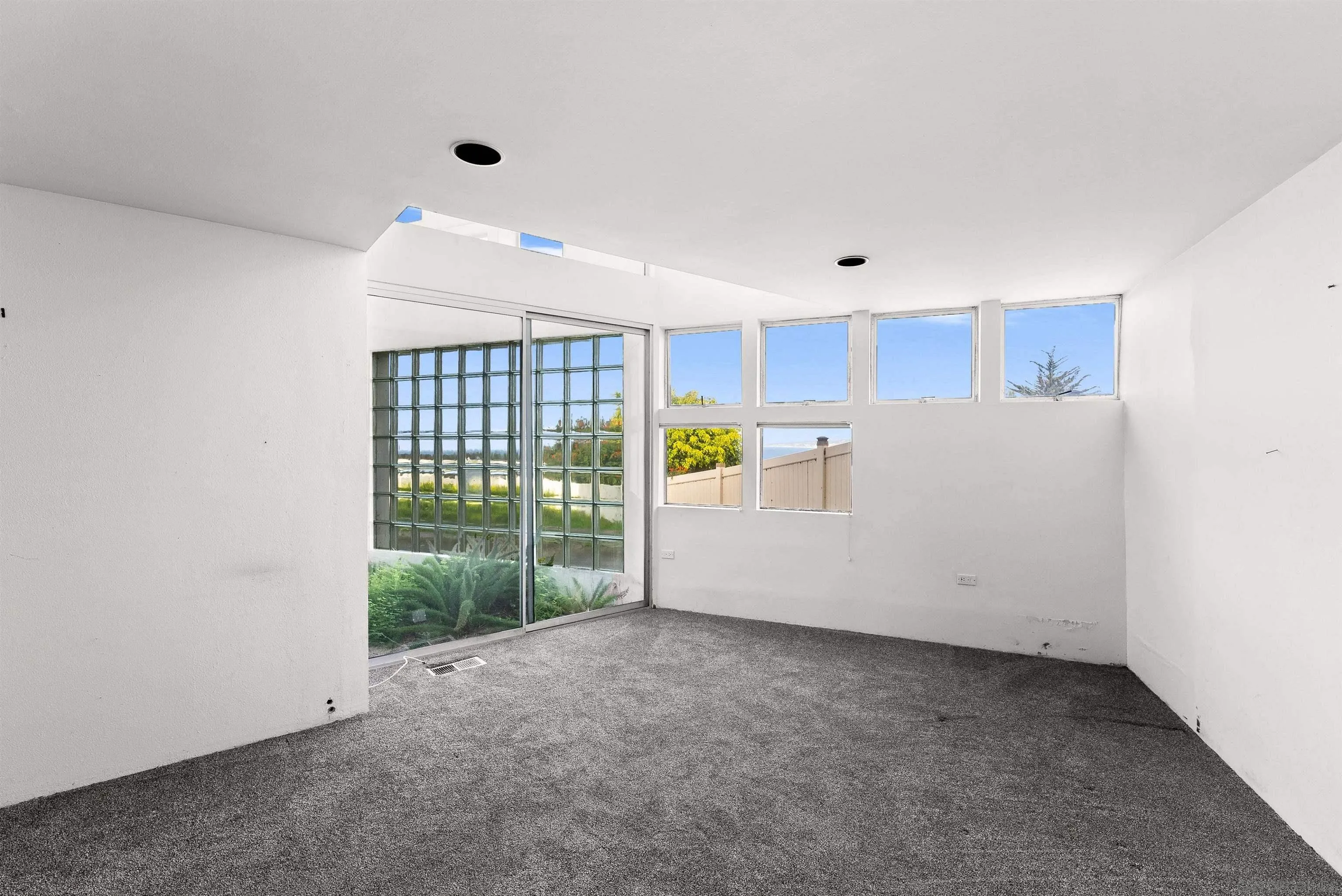 1550 Bluebird Ln