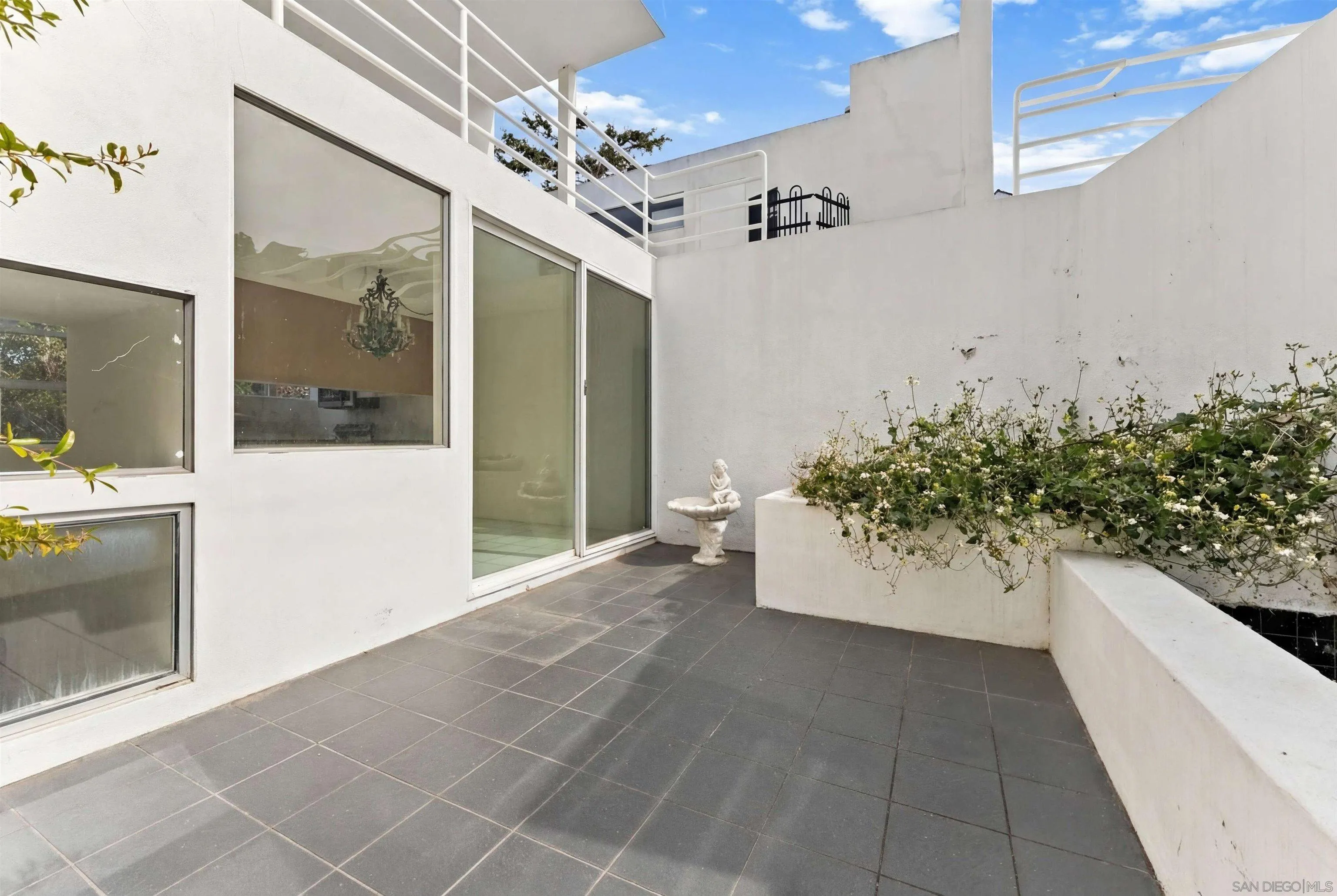 1550 Bluebird Ln
