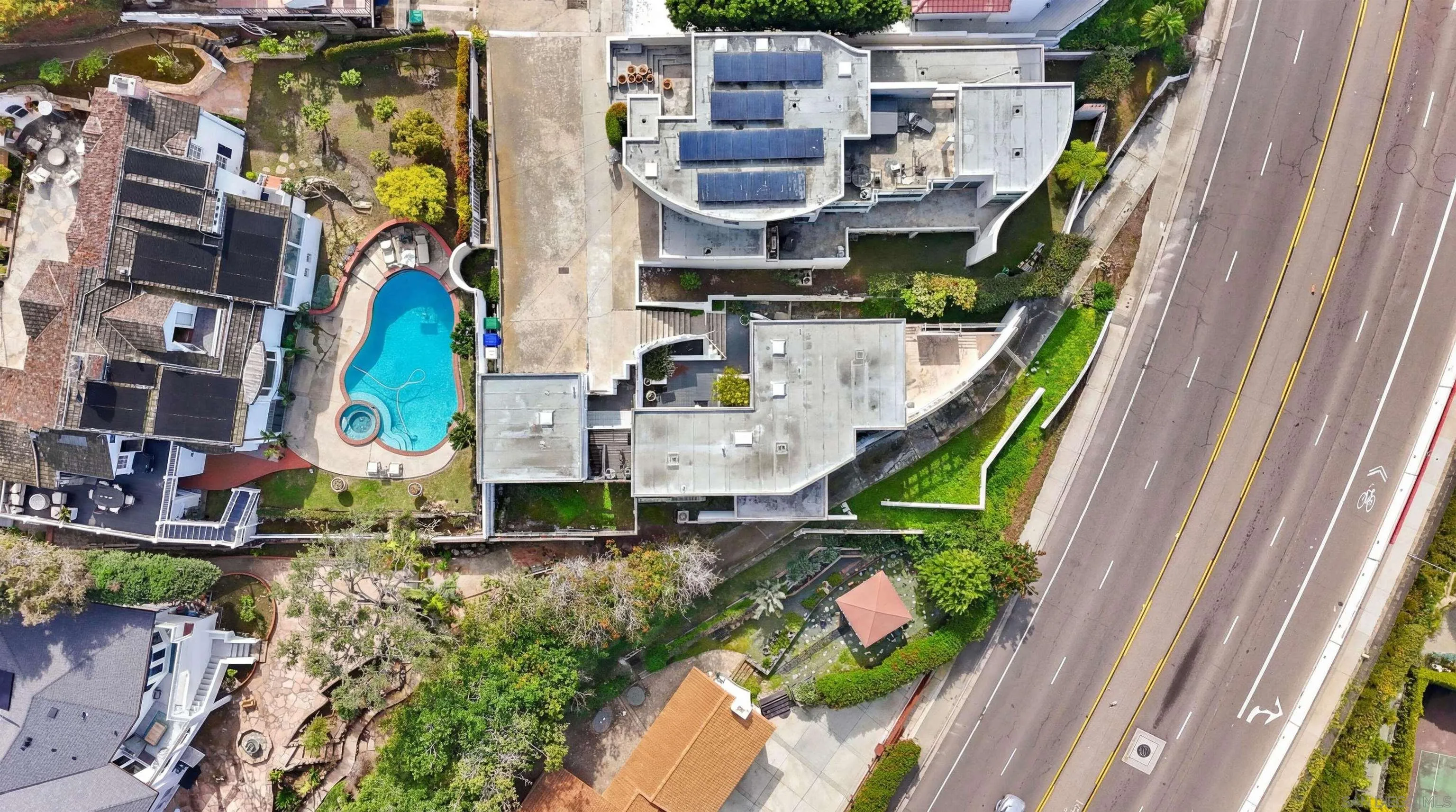 1550 Bluebird Ln
