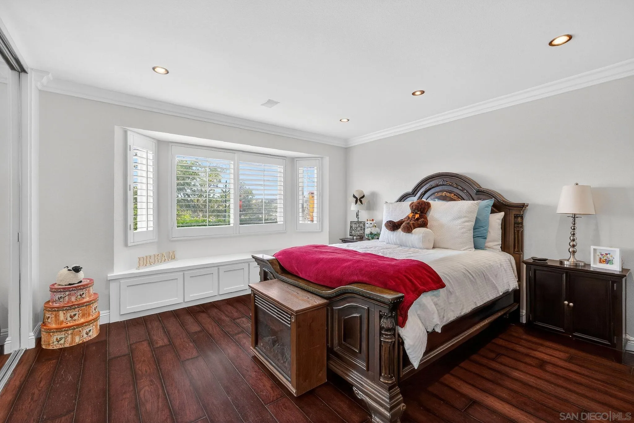 2070 Rue De La Montagne