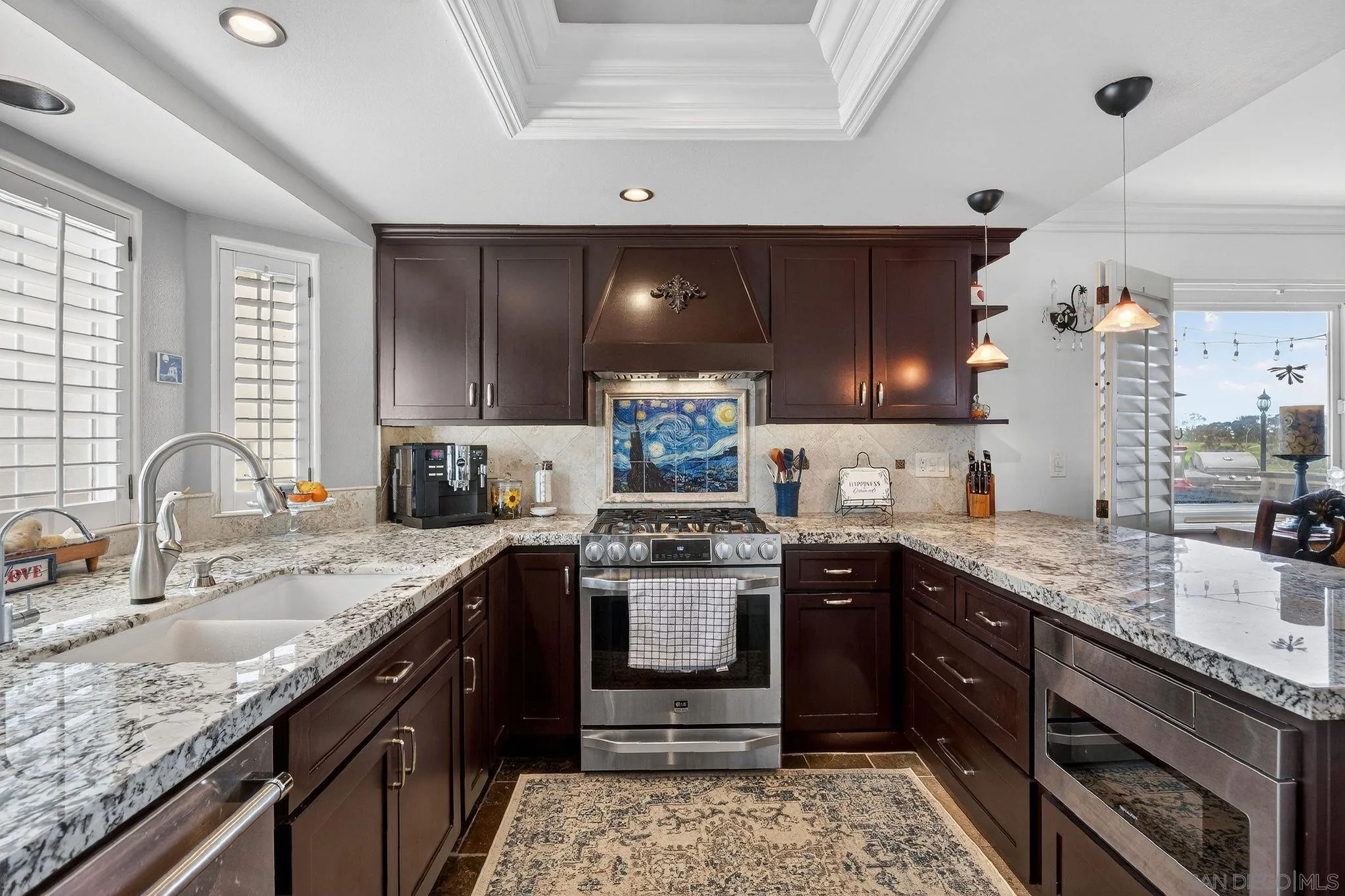 2070 Rue De La Montagne