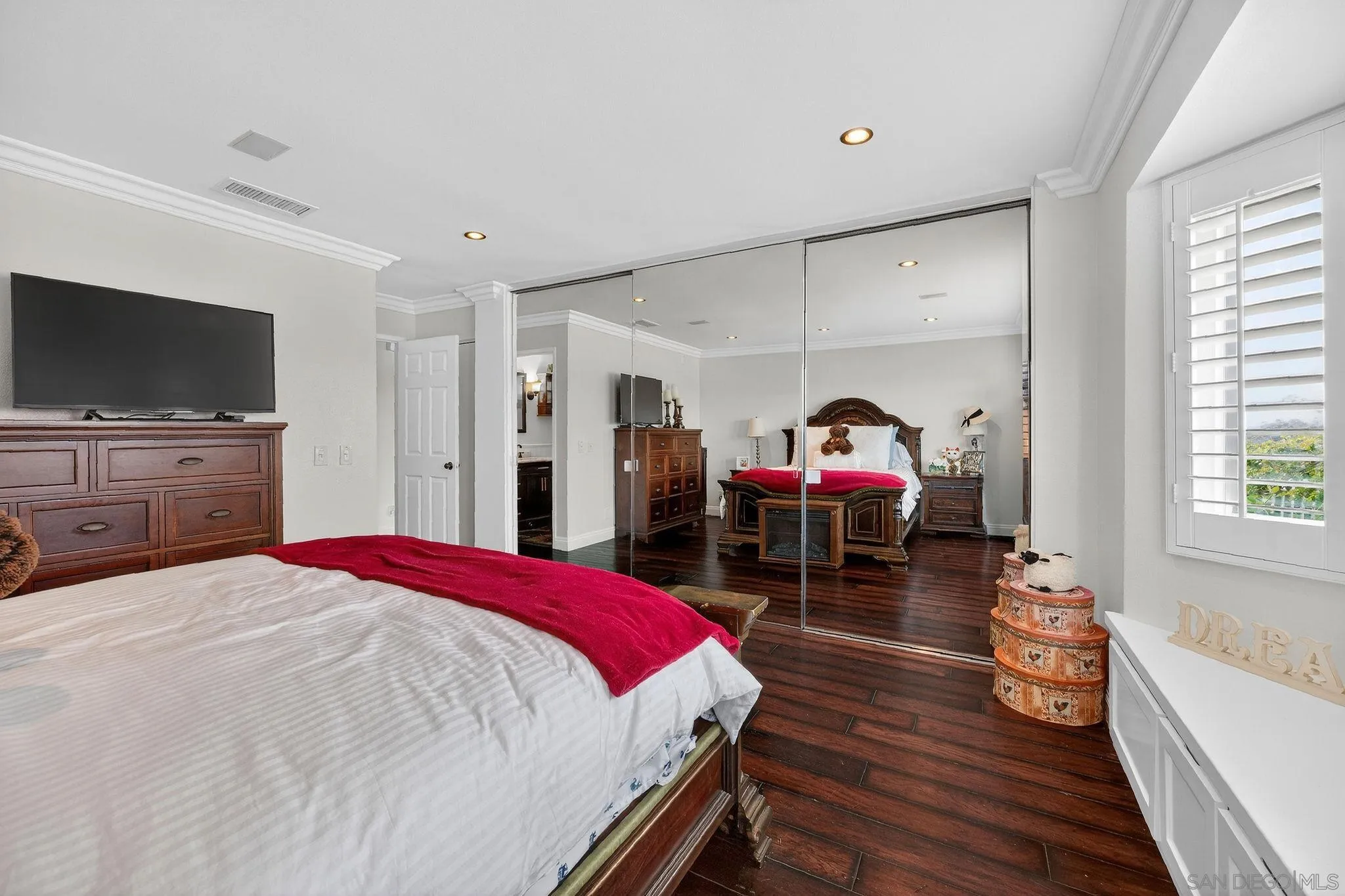 2070 Rue De La Montagne
