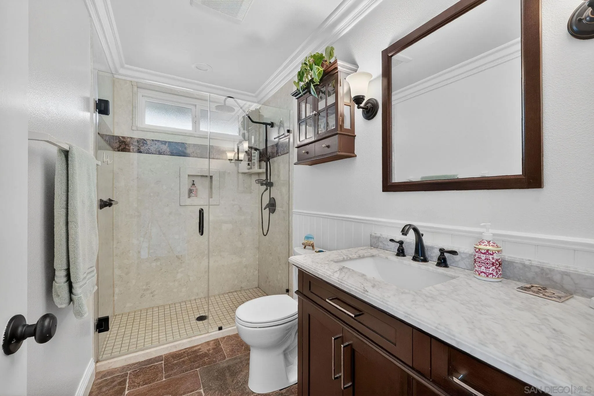 2070 Rue De La Montagne