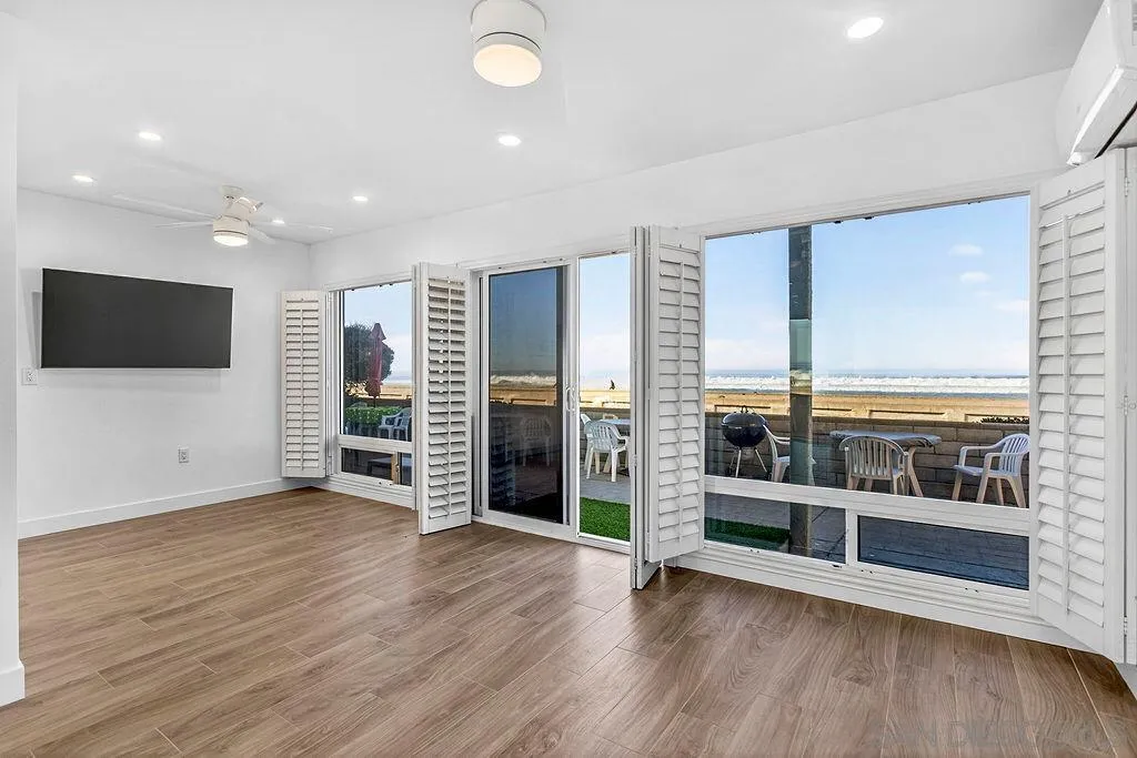 3645 Ocean Front Walk