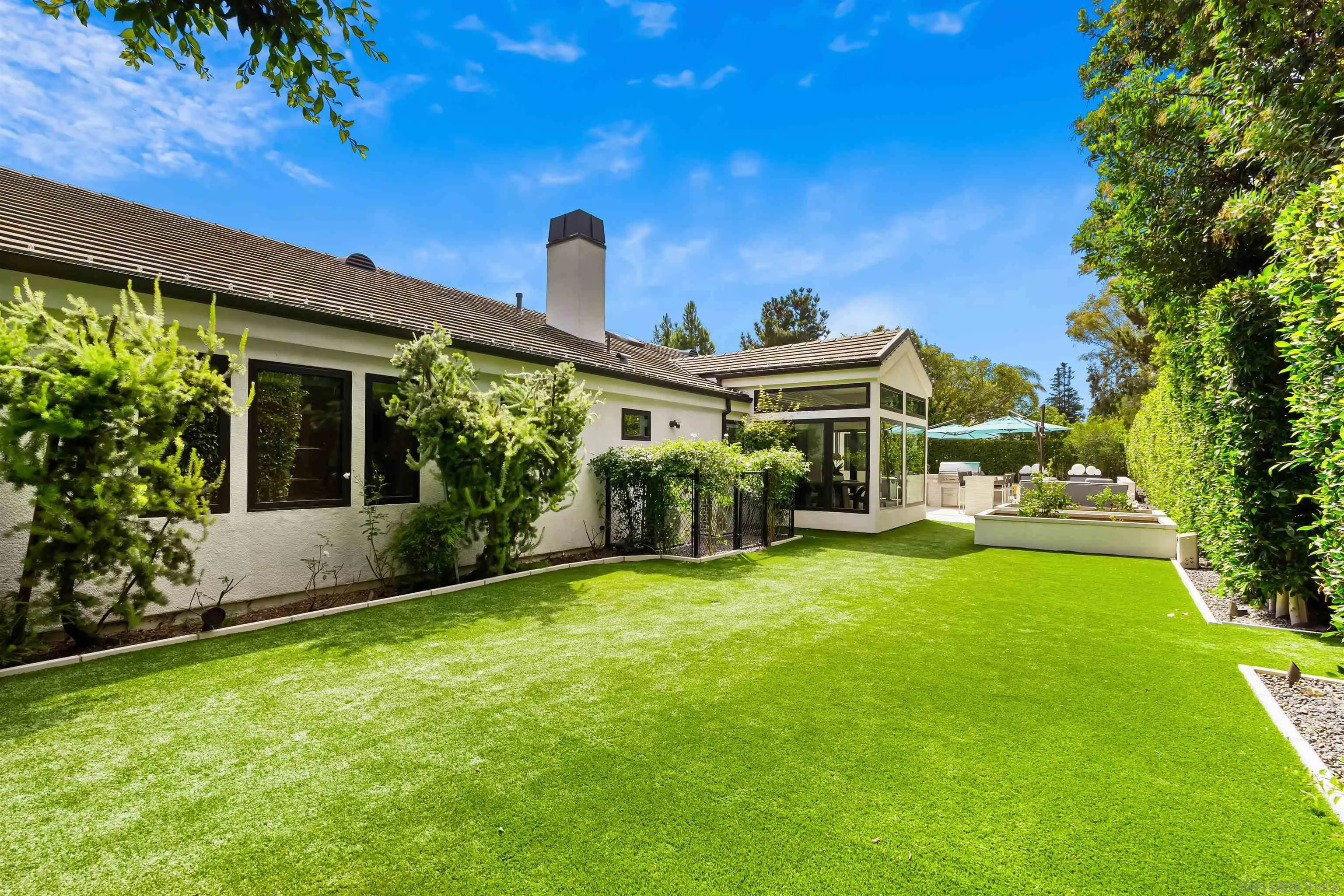 6887 Avenida Andorra